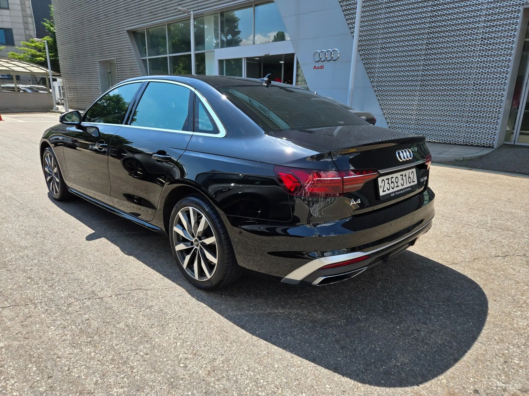 Audi A4 (B9) превью 2