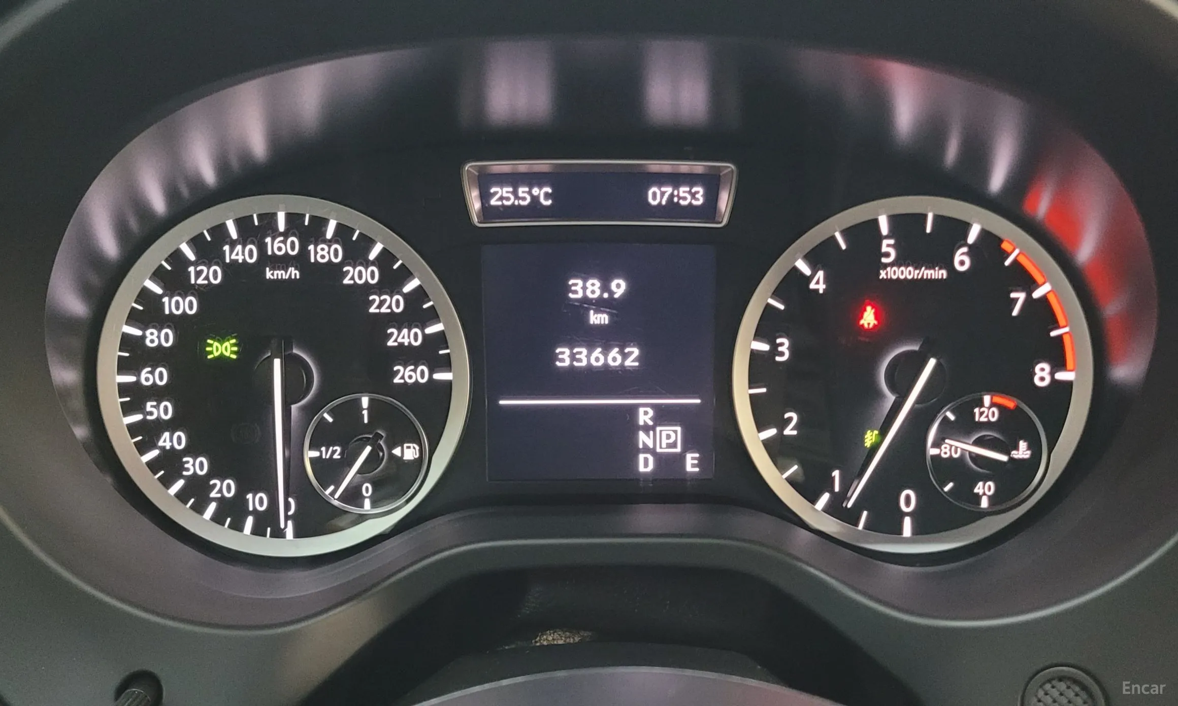 Infiniti Q30 превью 11