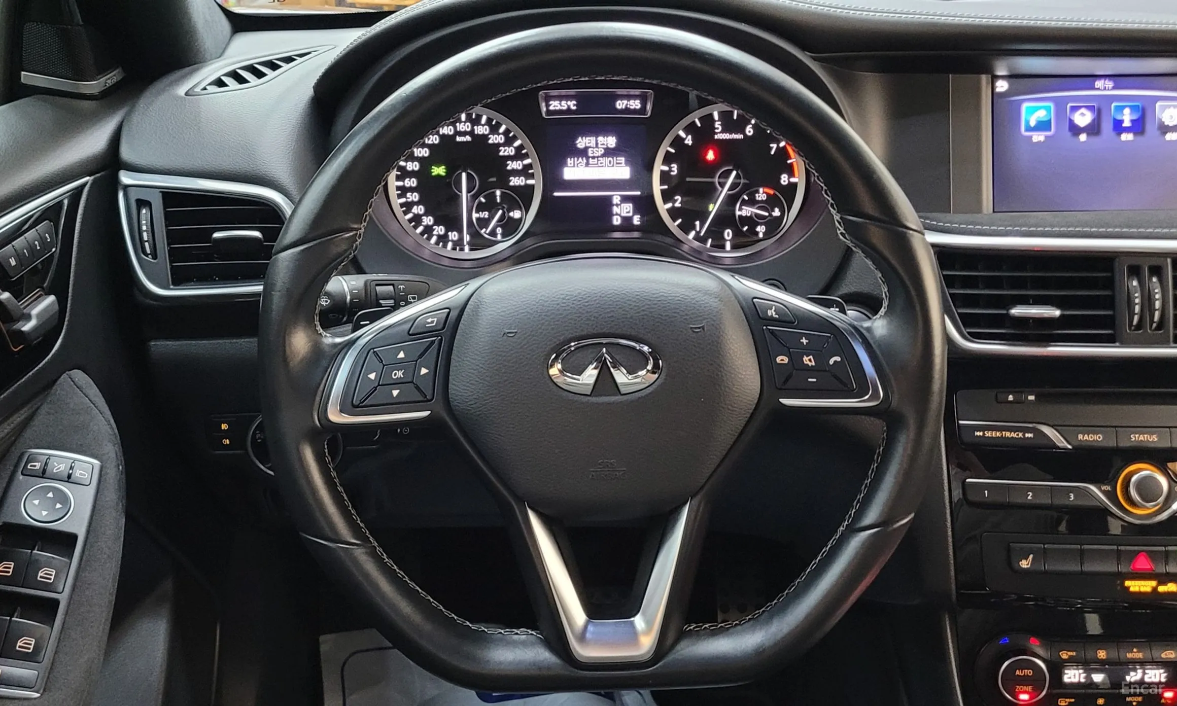 Infiniti Q30 превью 12