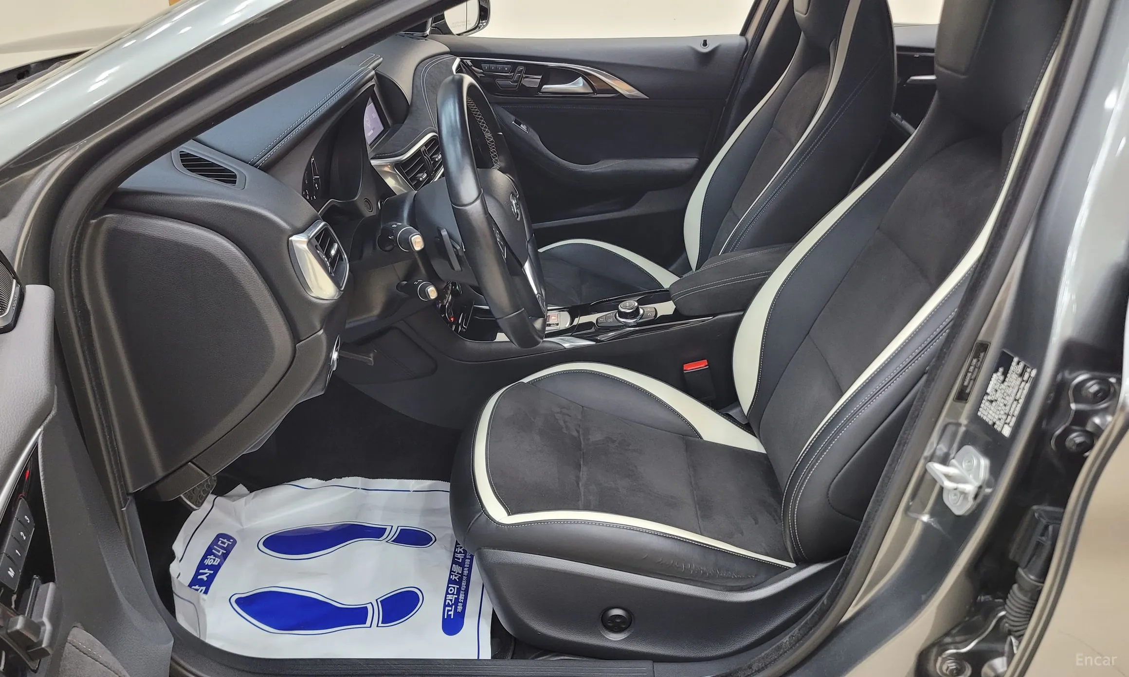 Infiniti Q30 превью 14