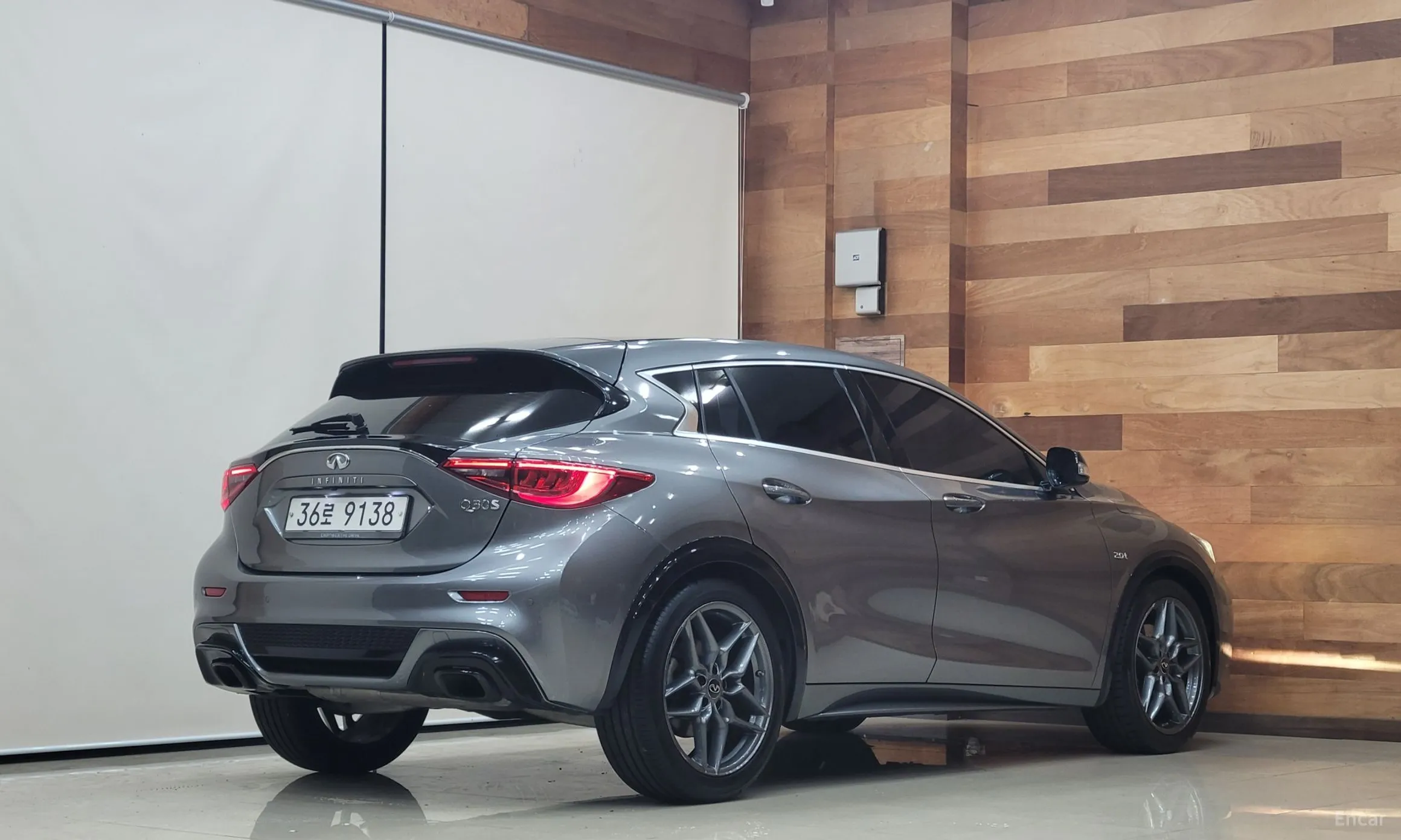 Infiniti Q30