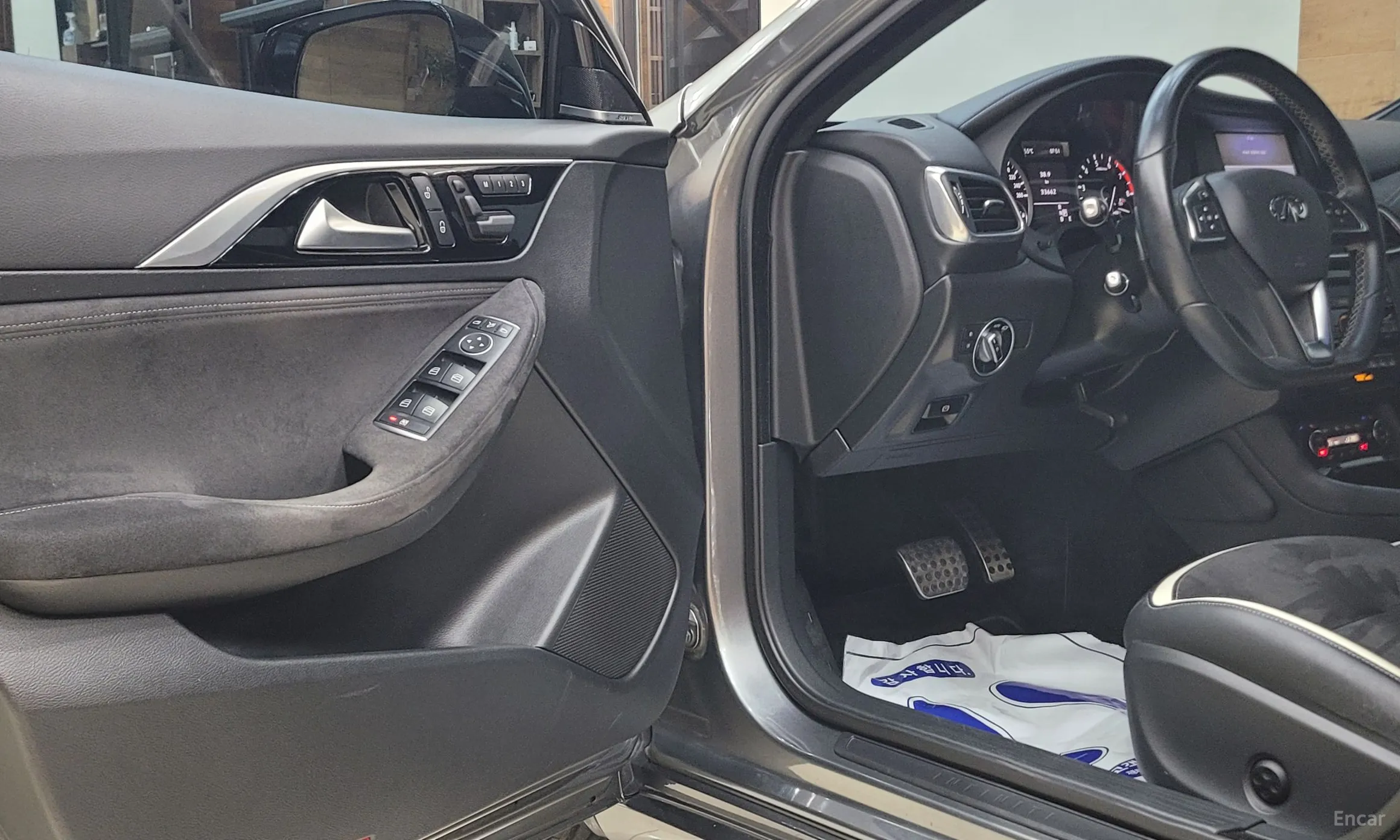 Infiniti Q30 превью 16