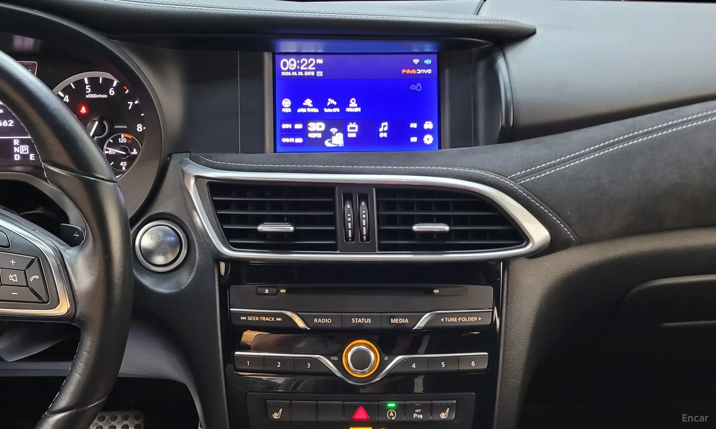 Infiniti Q30 превью 17