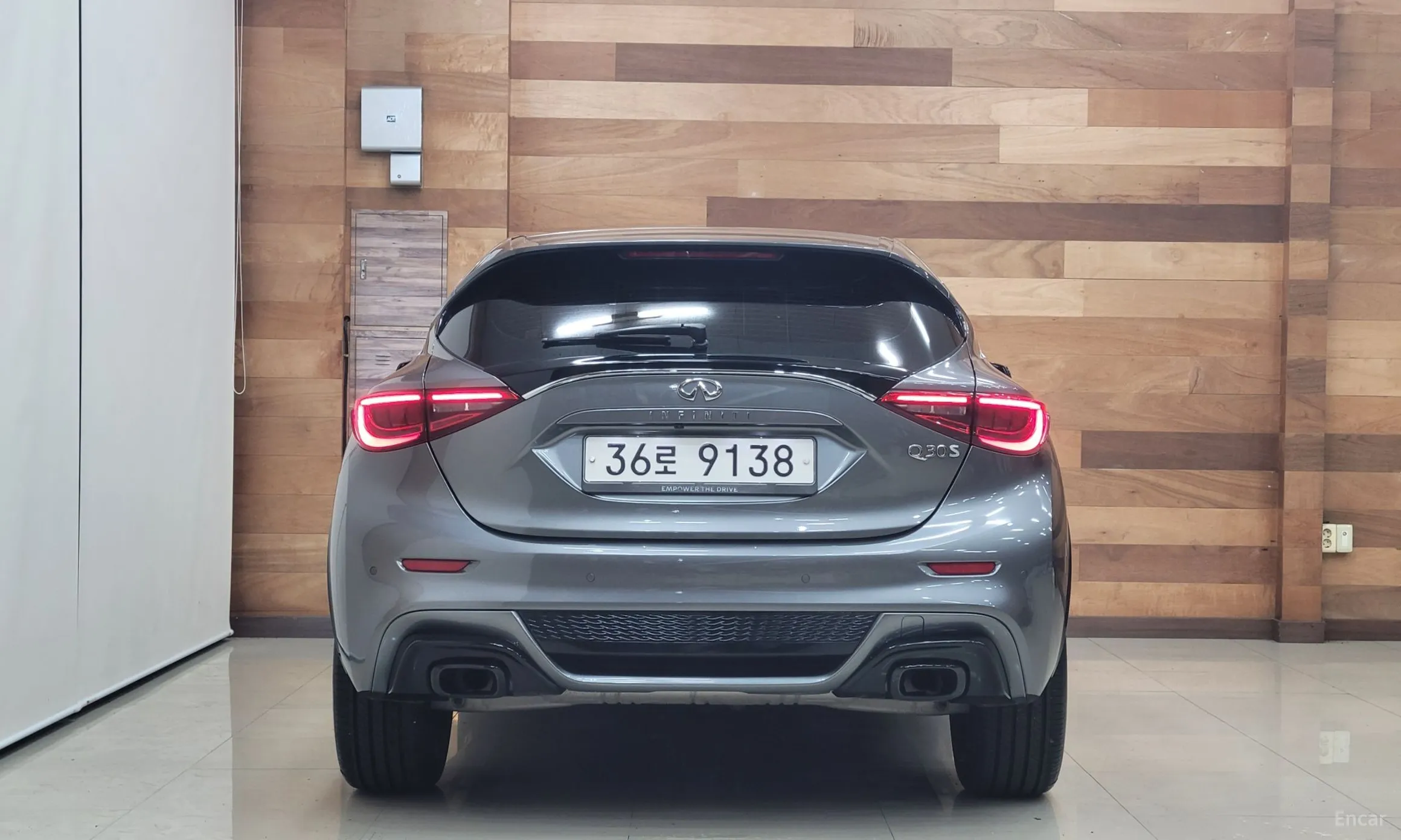 Infiniti Q30 превью 4