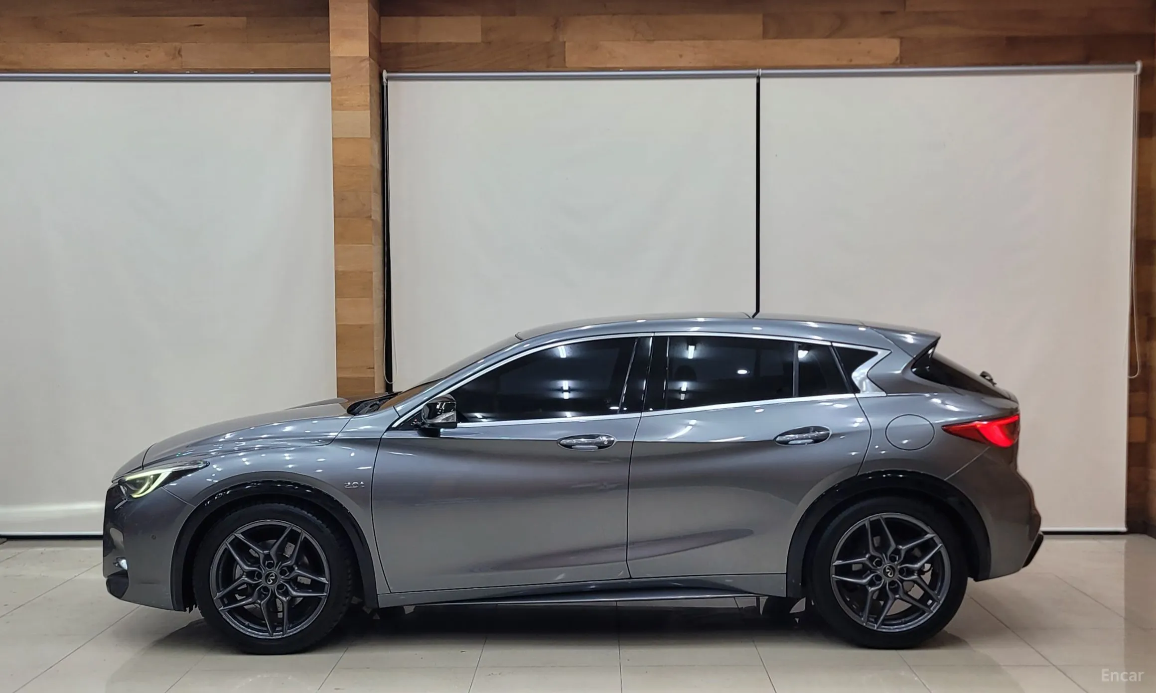 Infiniti Q30 превью 5