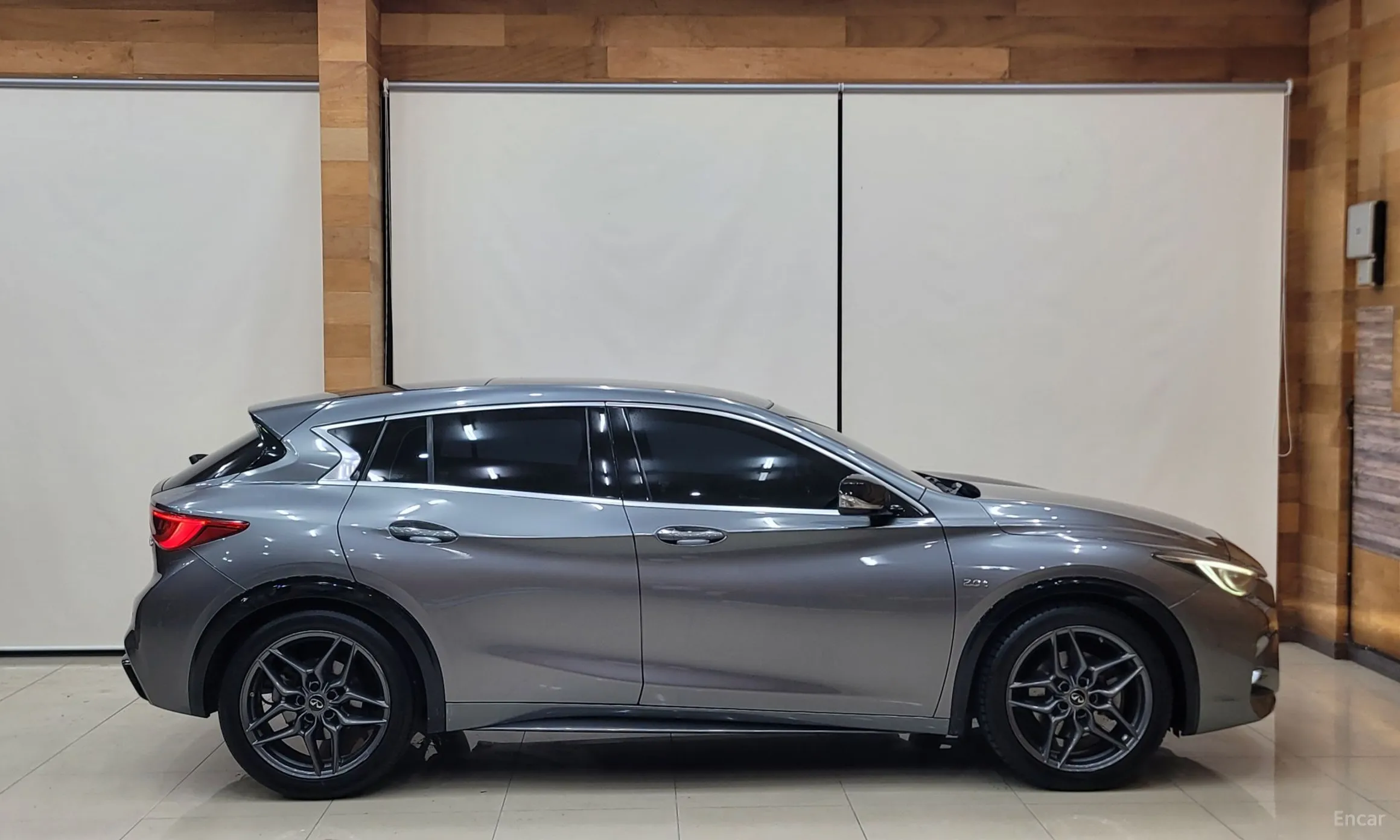Infiniti Q30 превью 6