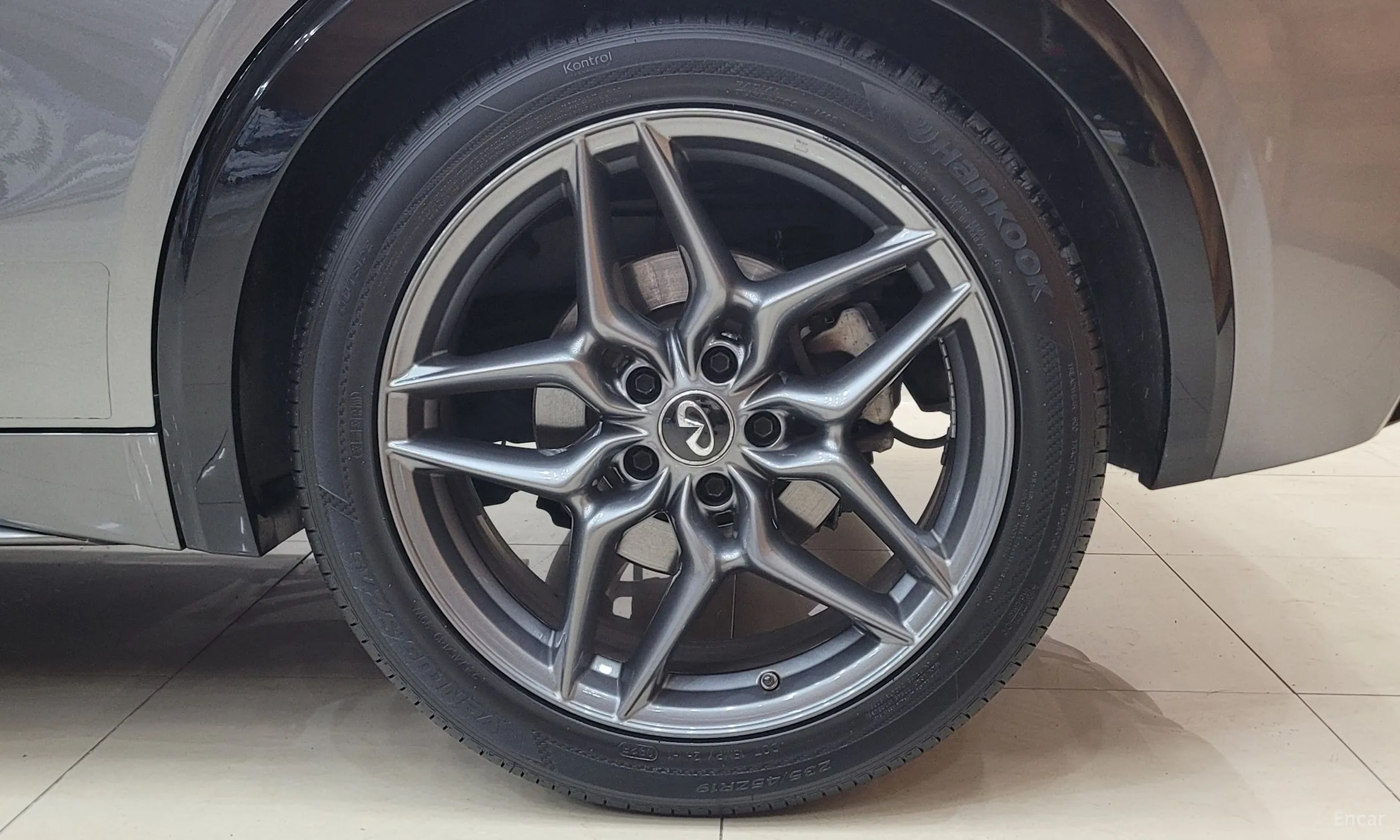 Infiniti Q30 превью 7