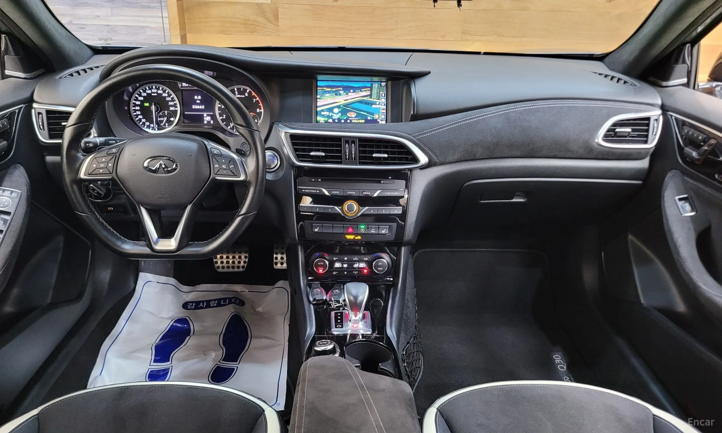 Infiniti Q30 превью 9