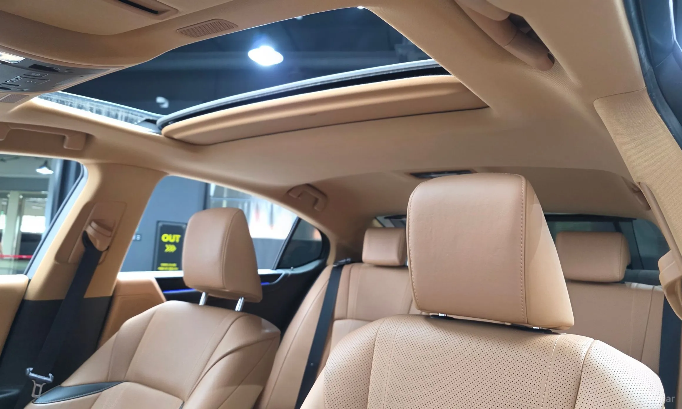 Lexus ES300h 7th Generation превью 19