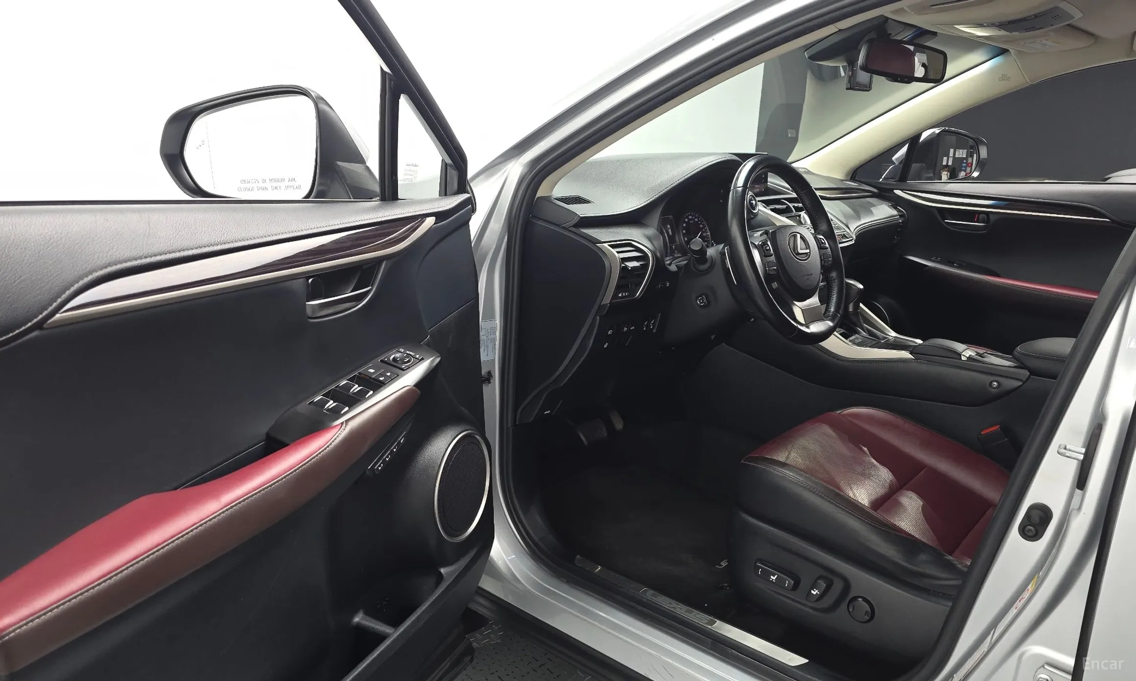 Lexus NX300h превью 10