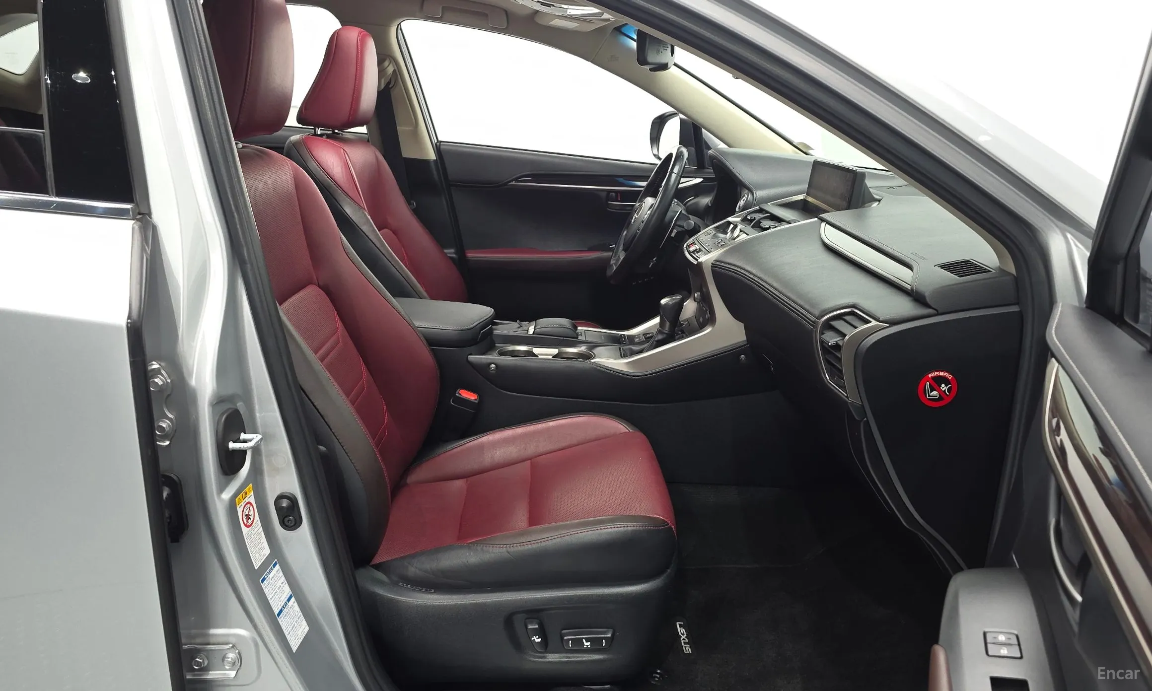 Lexus NX300h превью 12