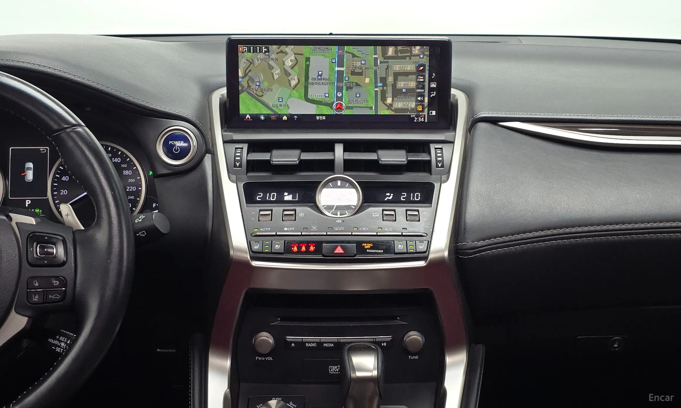Lexus NX300h превью 15