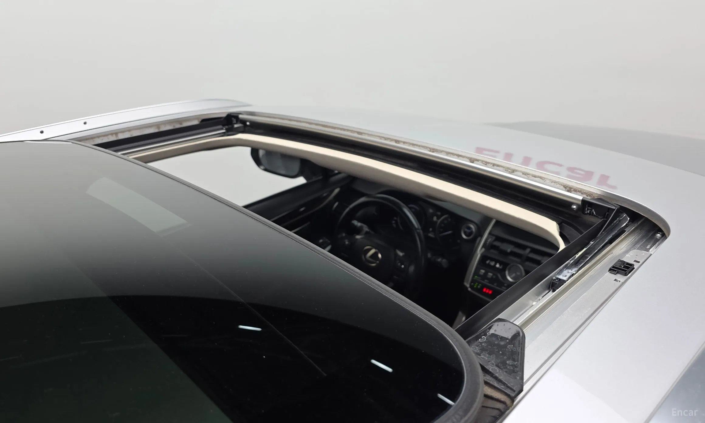 Lexus NX300h превью 17