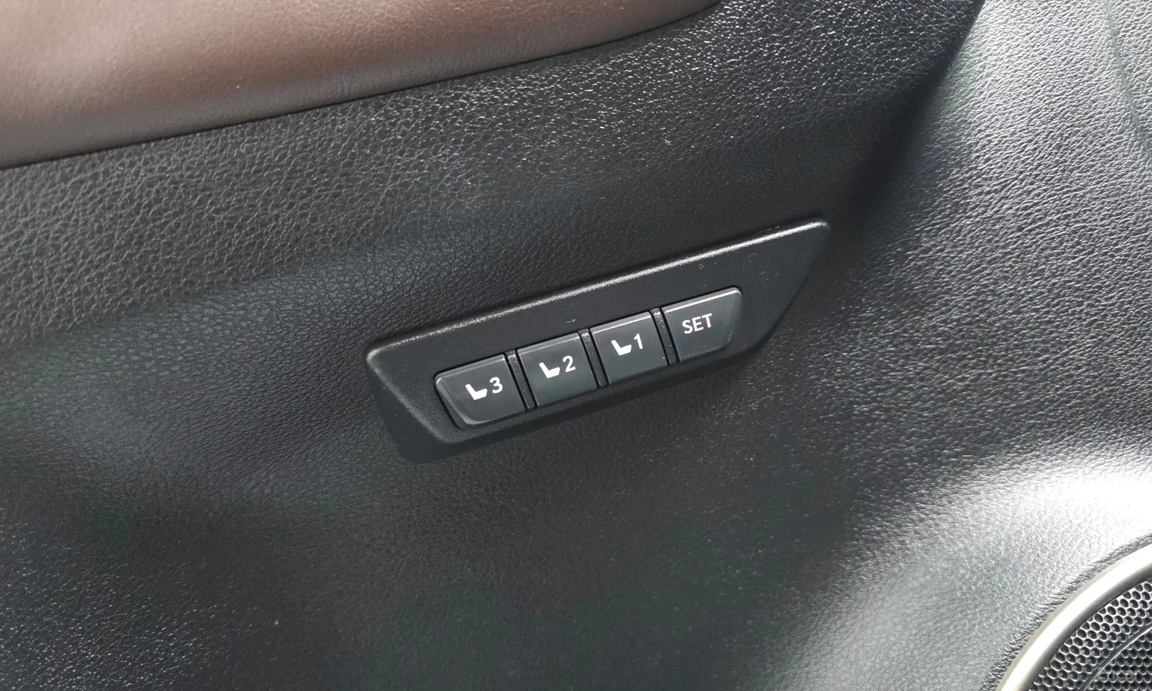 Lexus NX300h превью 18