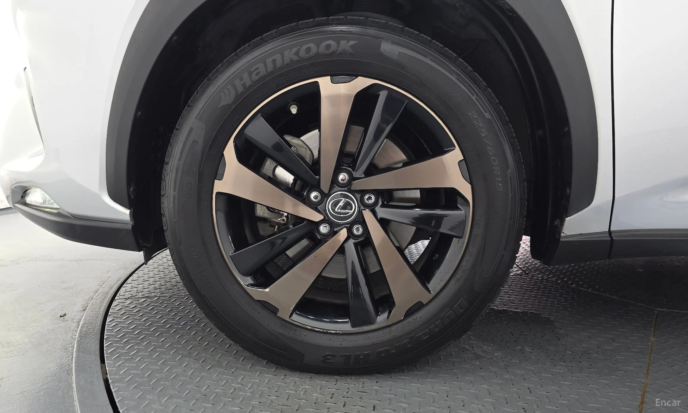 Lexus NX300h превью 5