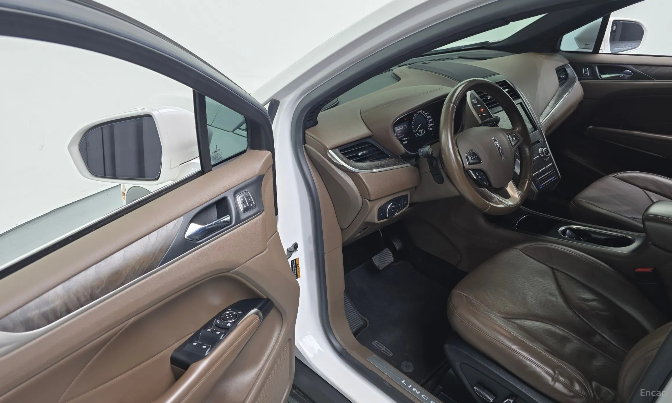 Lincoln MKC превью 12