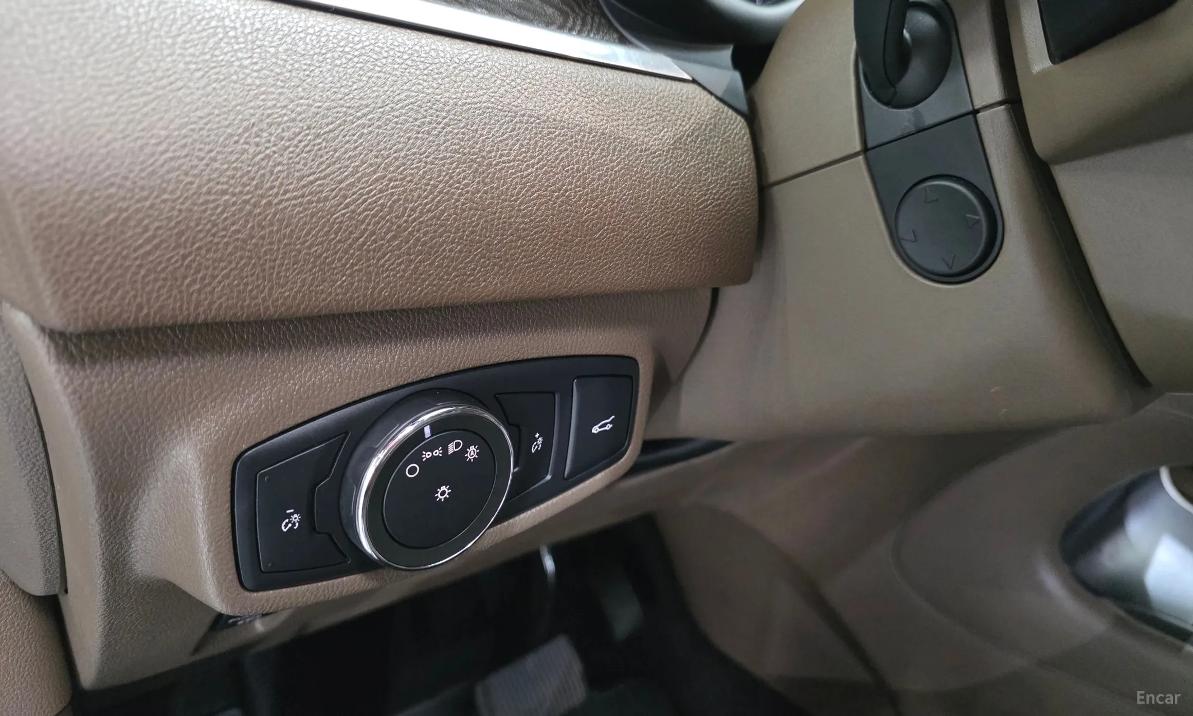 Lincoln MKC превью 13
