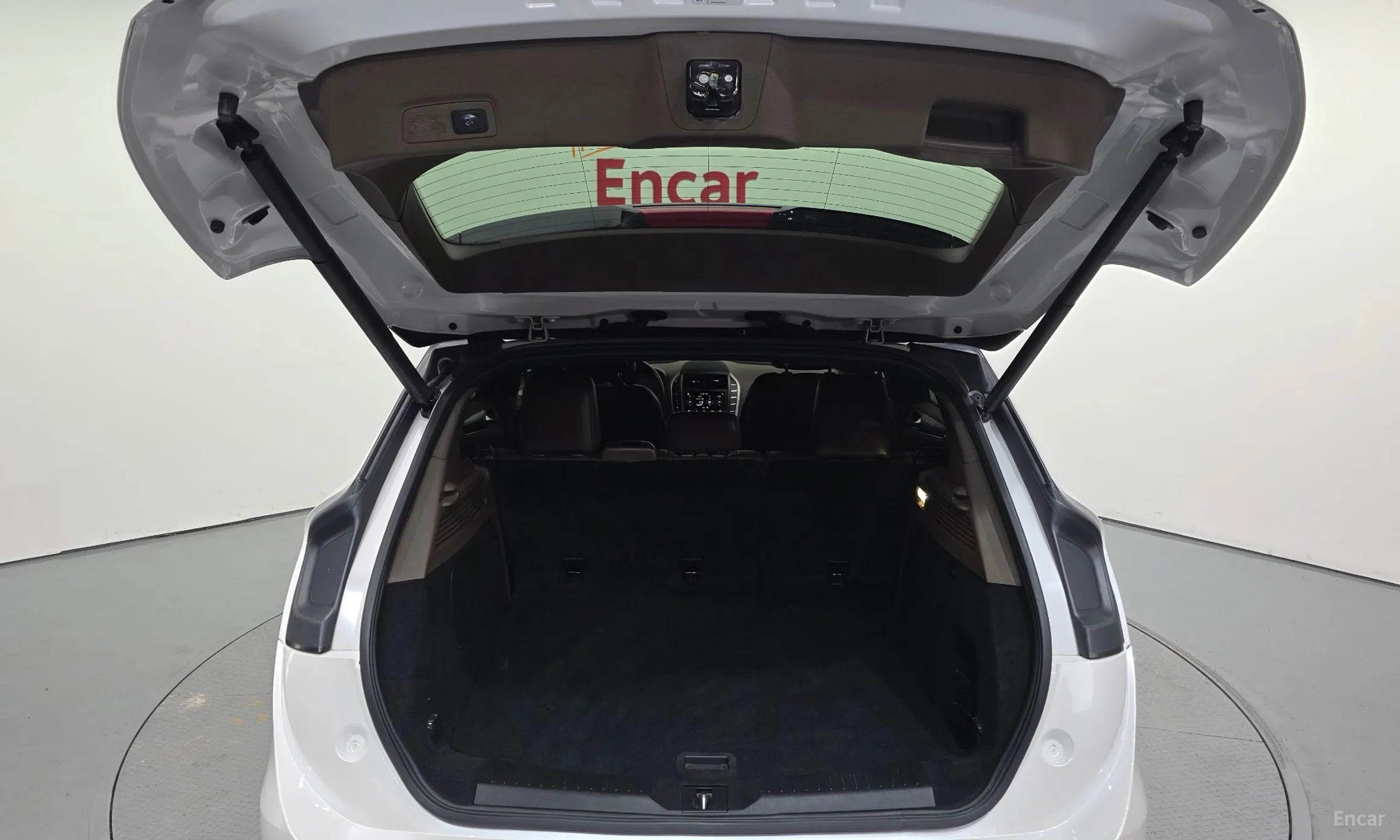 Lincoln MKC превью 20