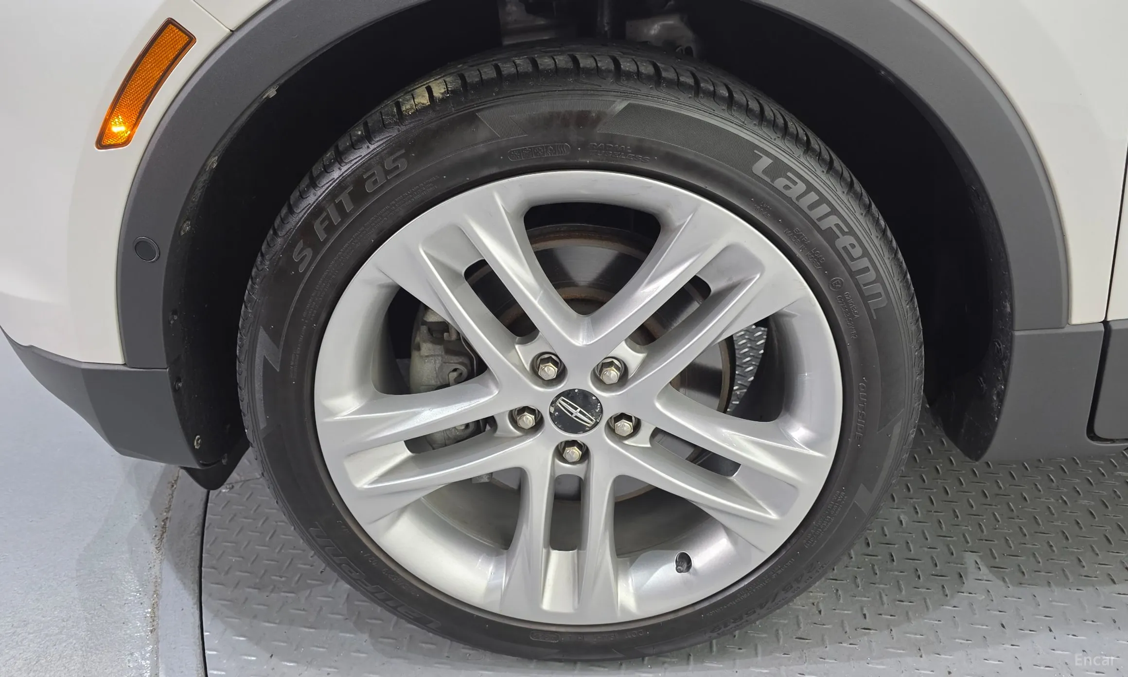 Lincoln MKC превью 5