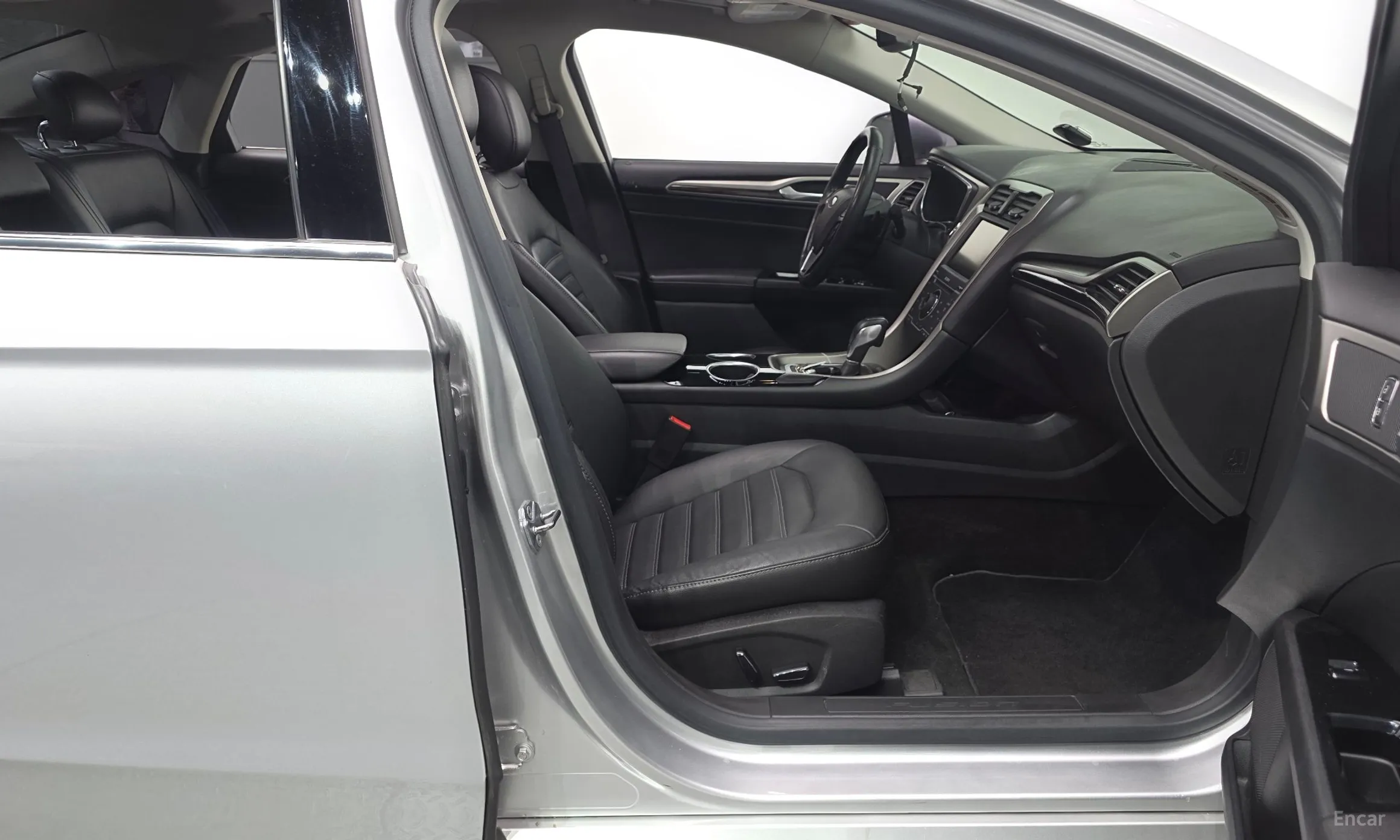 Ford Fusion превью 10