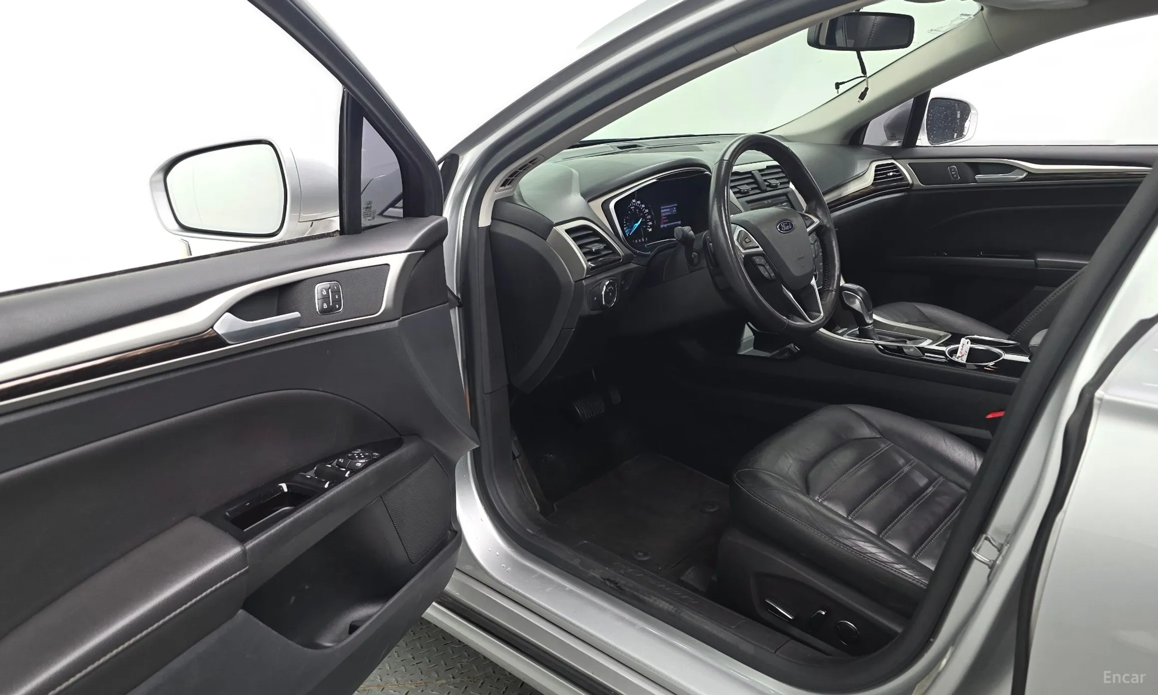 Ford Fusion превью 11
