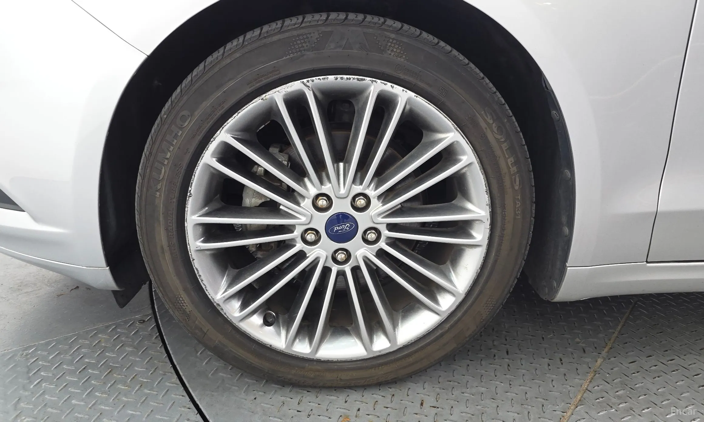 Ford Fusion превью 5