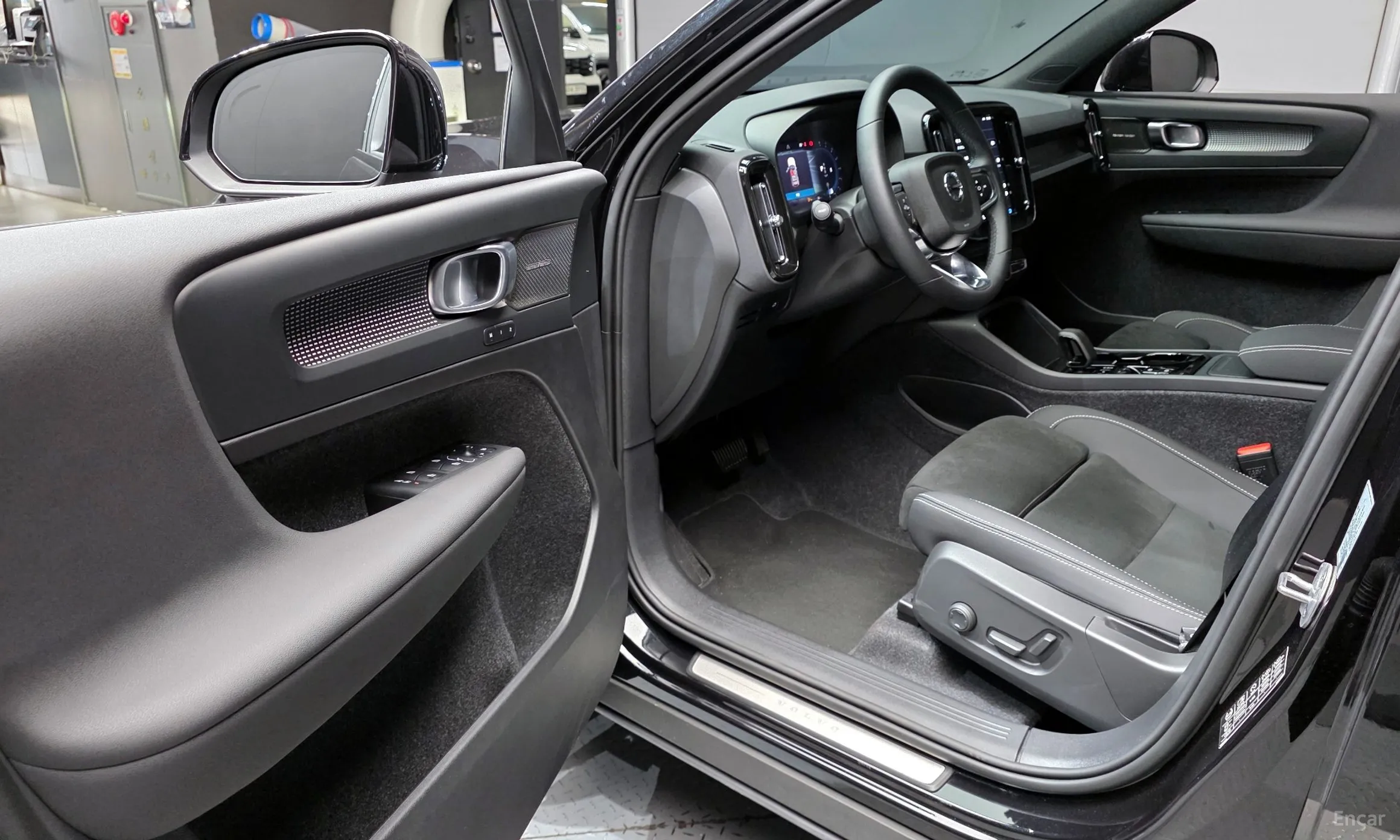 Volvo XC40 превью 10