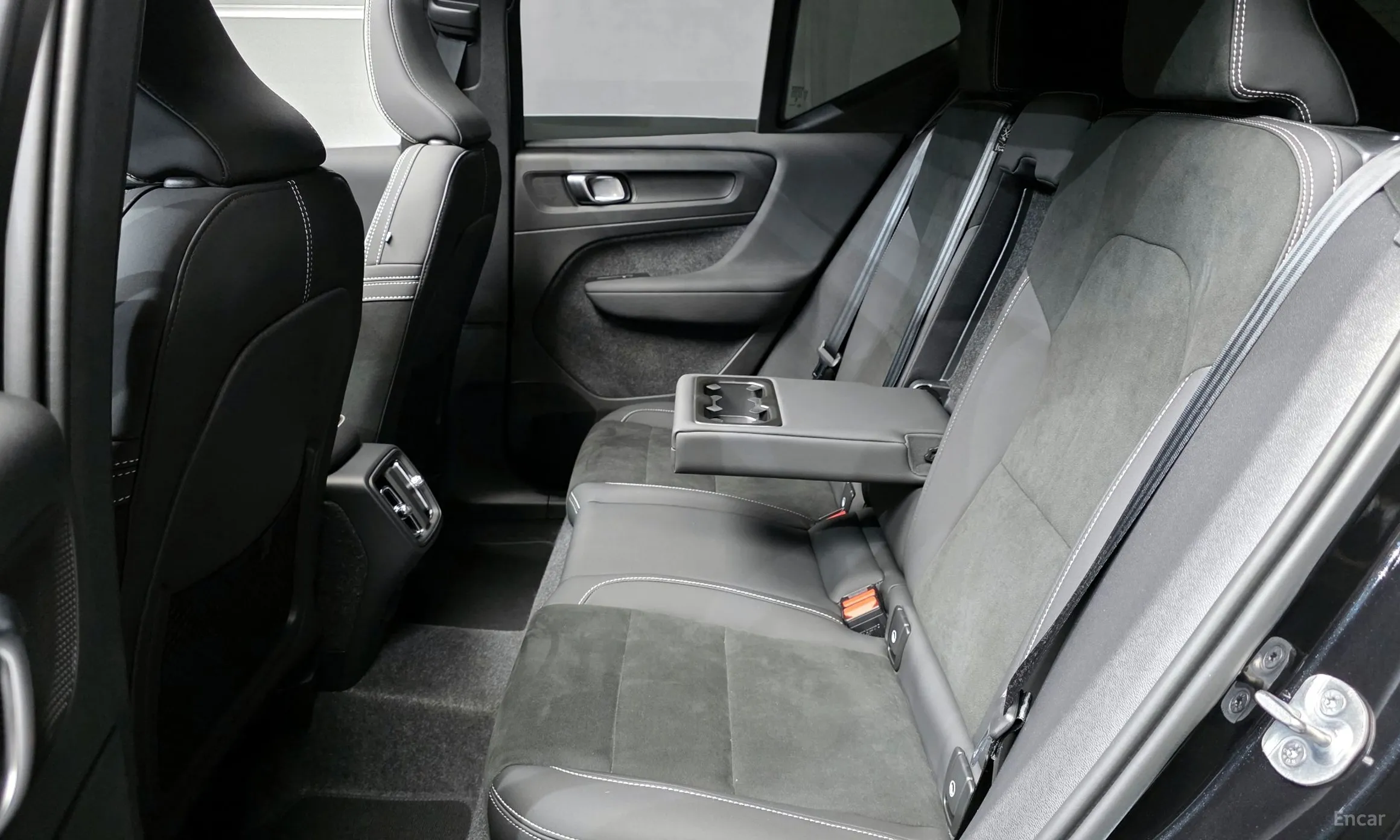 Volvo XC40 превью 12