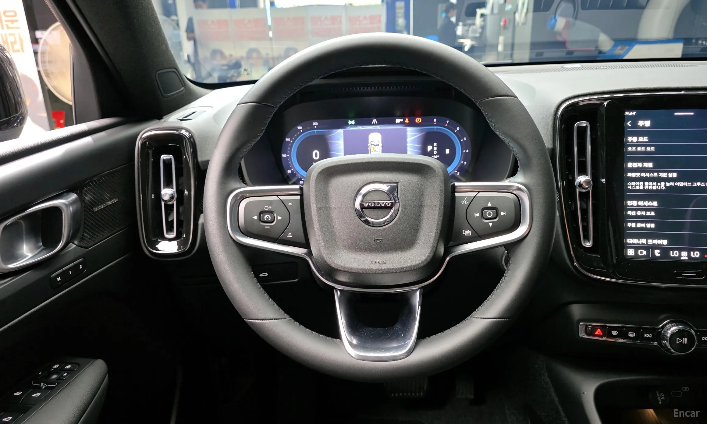 Volvo XC40 превью 13
