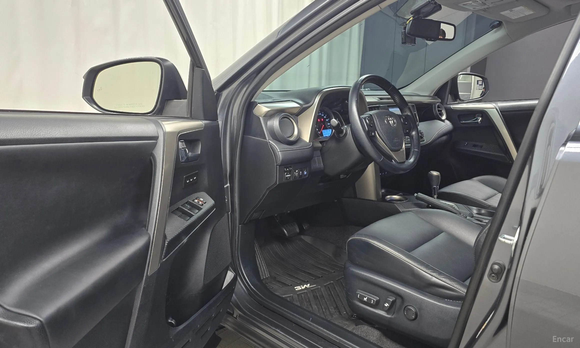 Toyota RAV4 превью 10