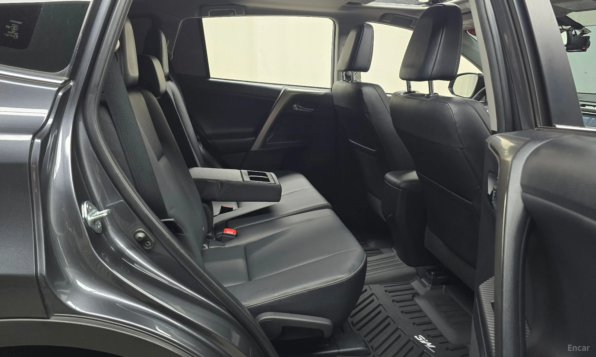 Toyota RAV4 превью 12