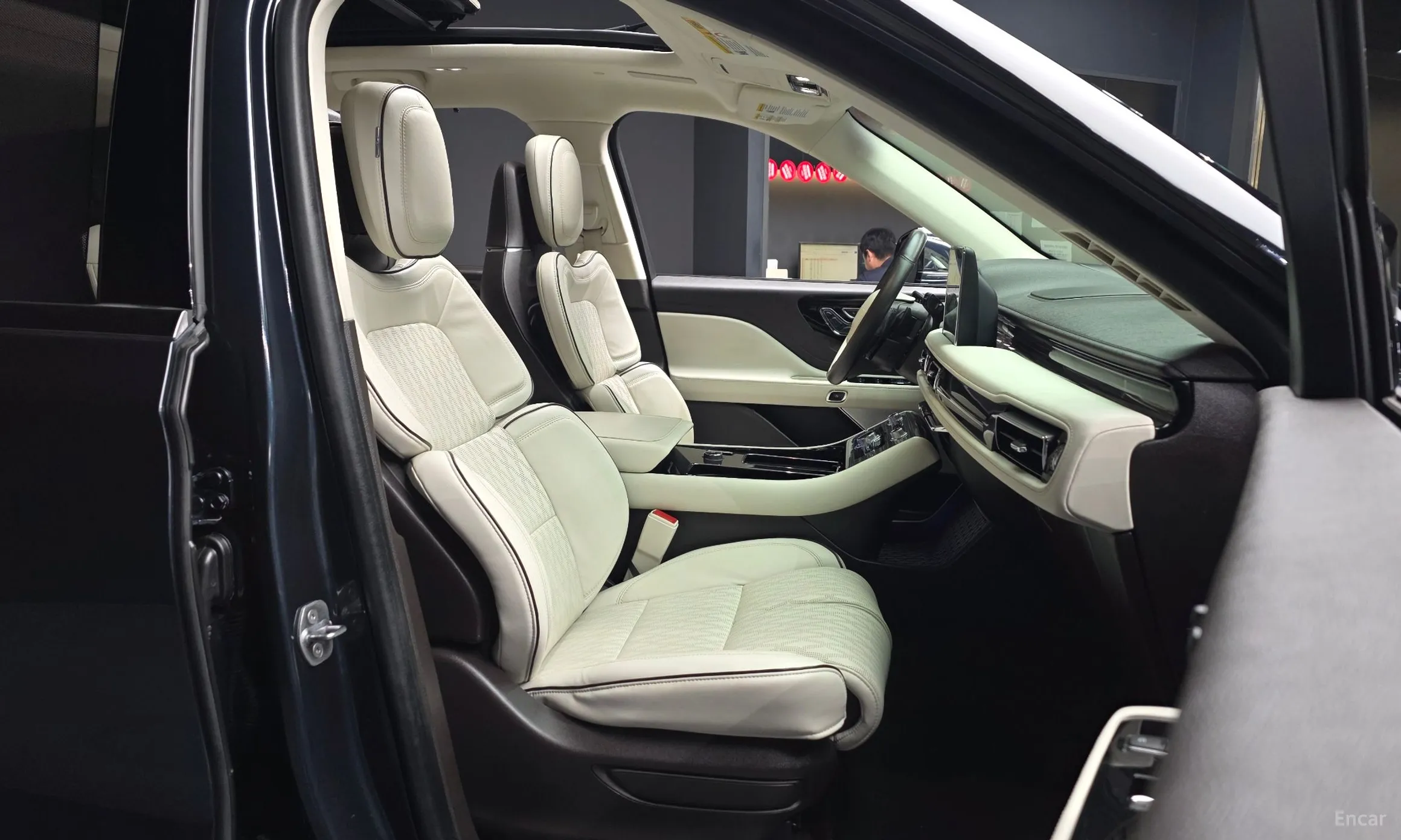 Lincoln Aviator 2nd Generation превью 11