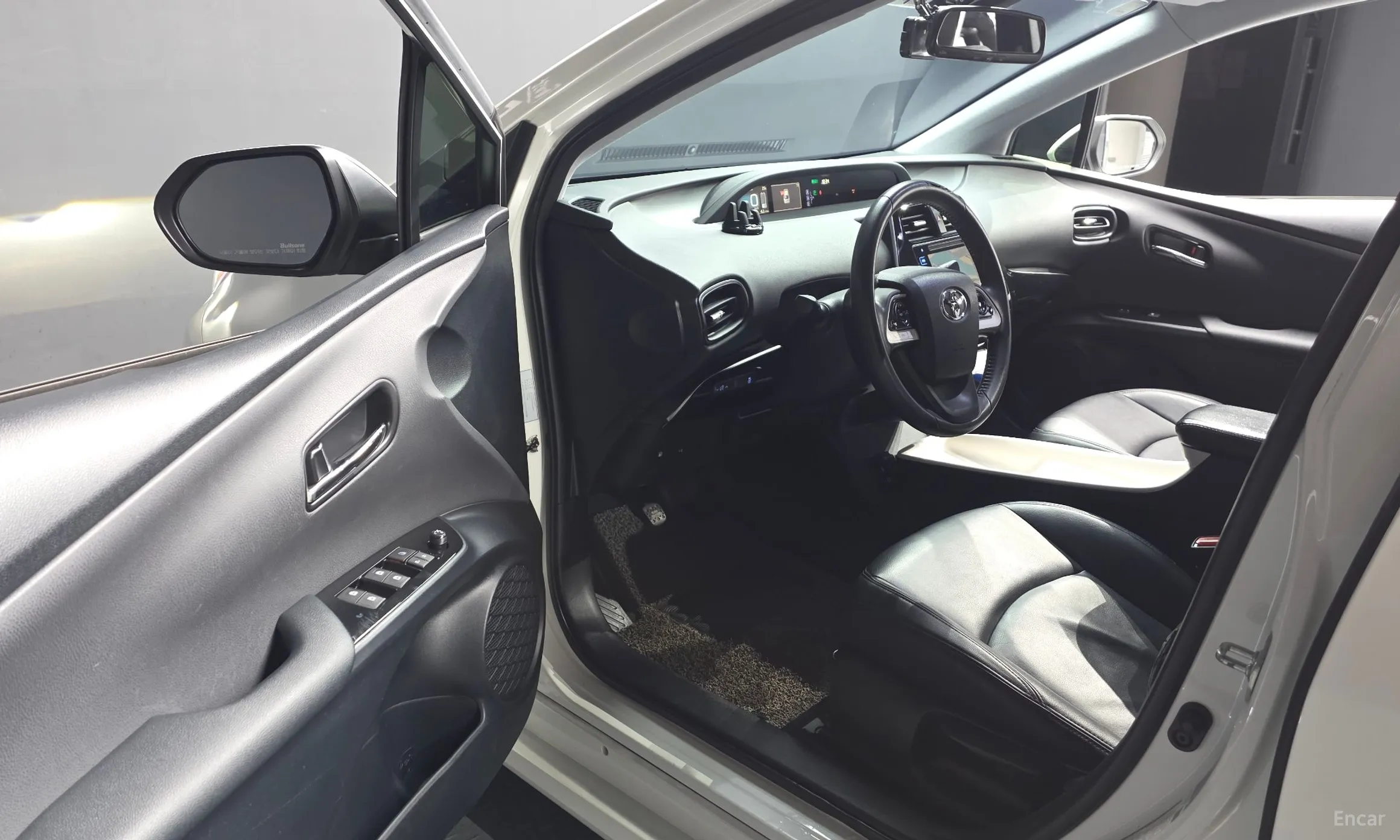 Toyota Prius 4th Generation превью 10