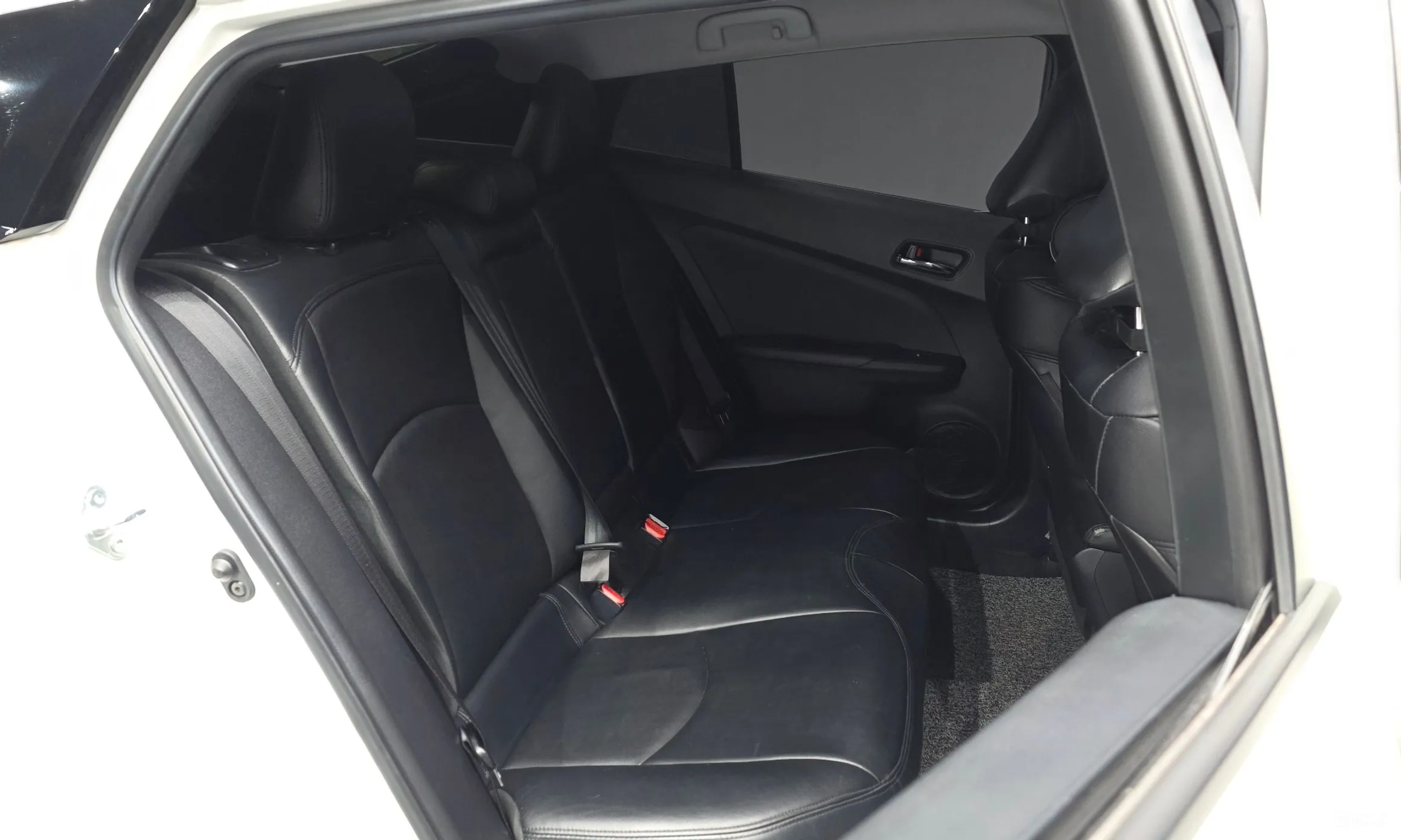 Toyota Prius 4th Generation превью 11