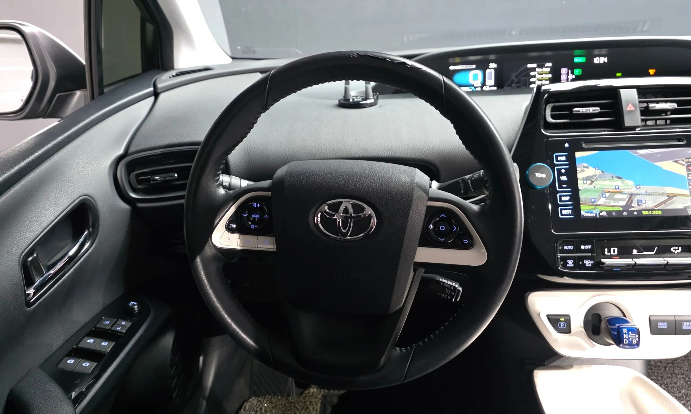 Toyota Prius 4th Generation превью 12