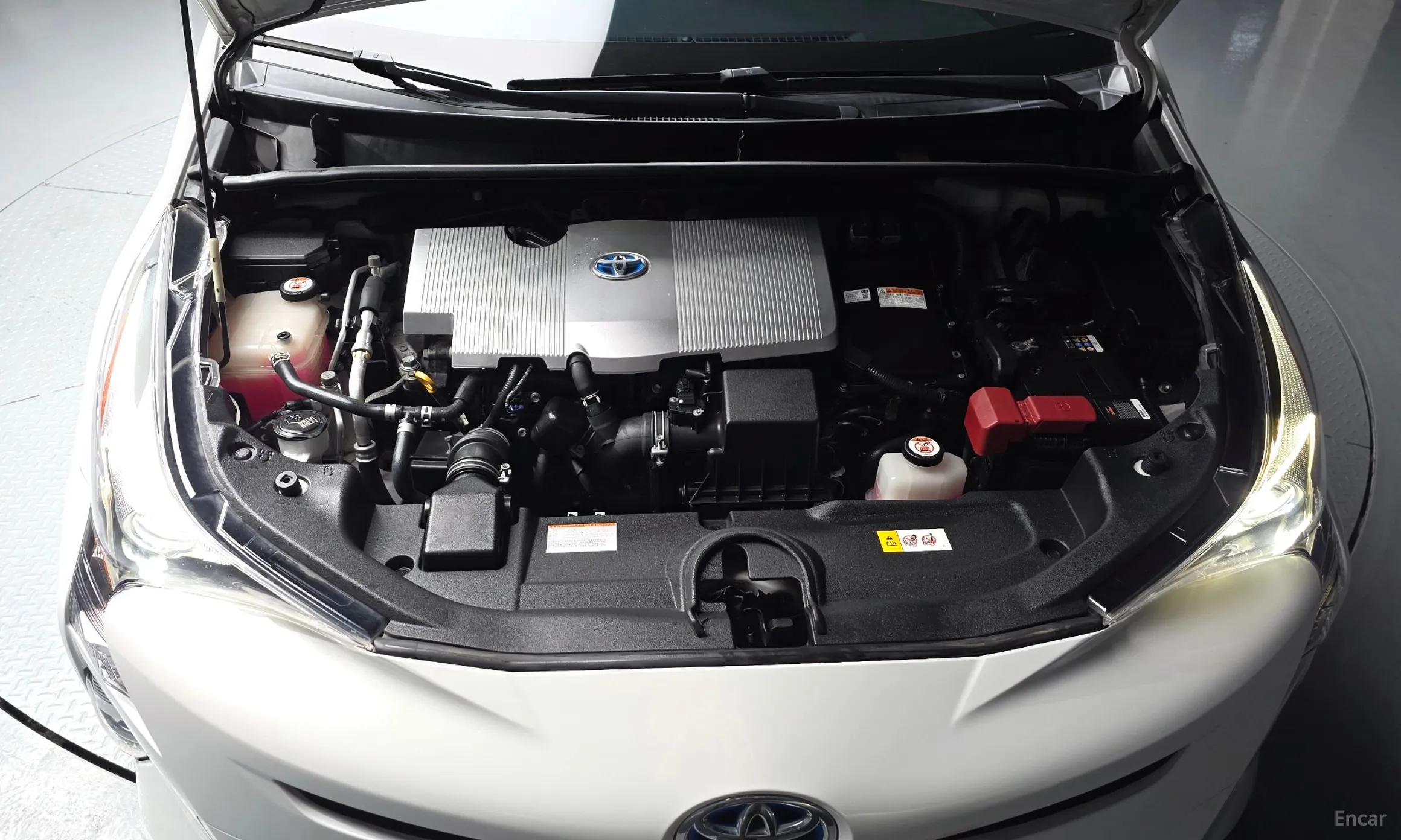 Toyota Prius 4th Generation превью 6