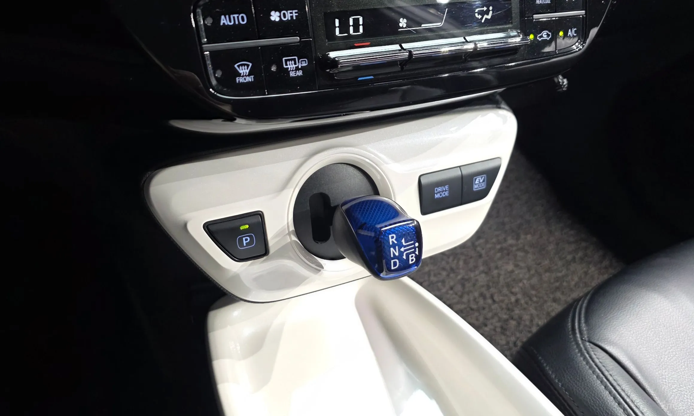 Toyota Prius 4th Generation превью 9