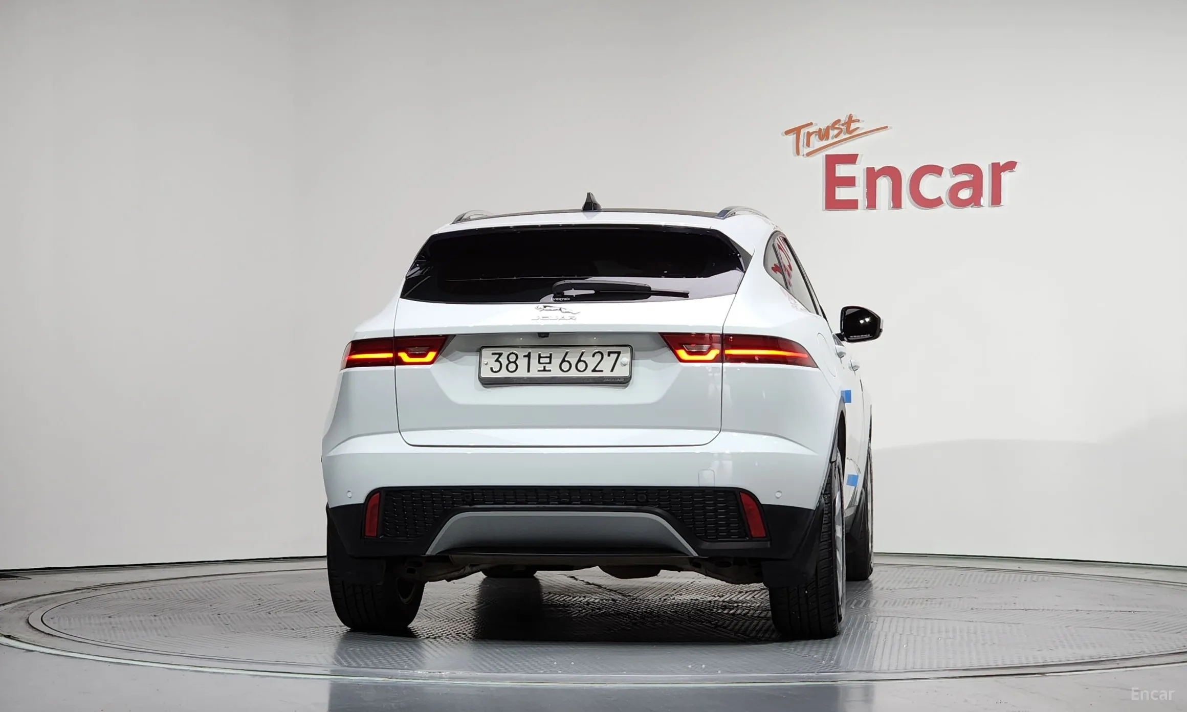 Jaguar E-PACE превью 4