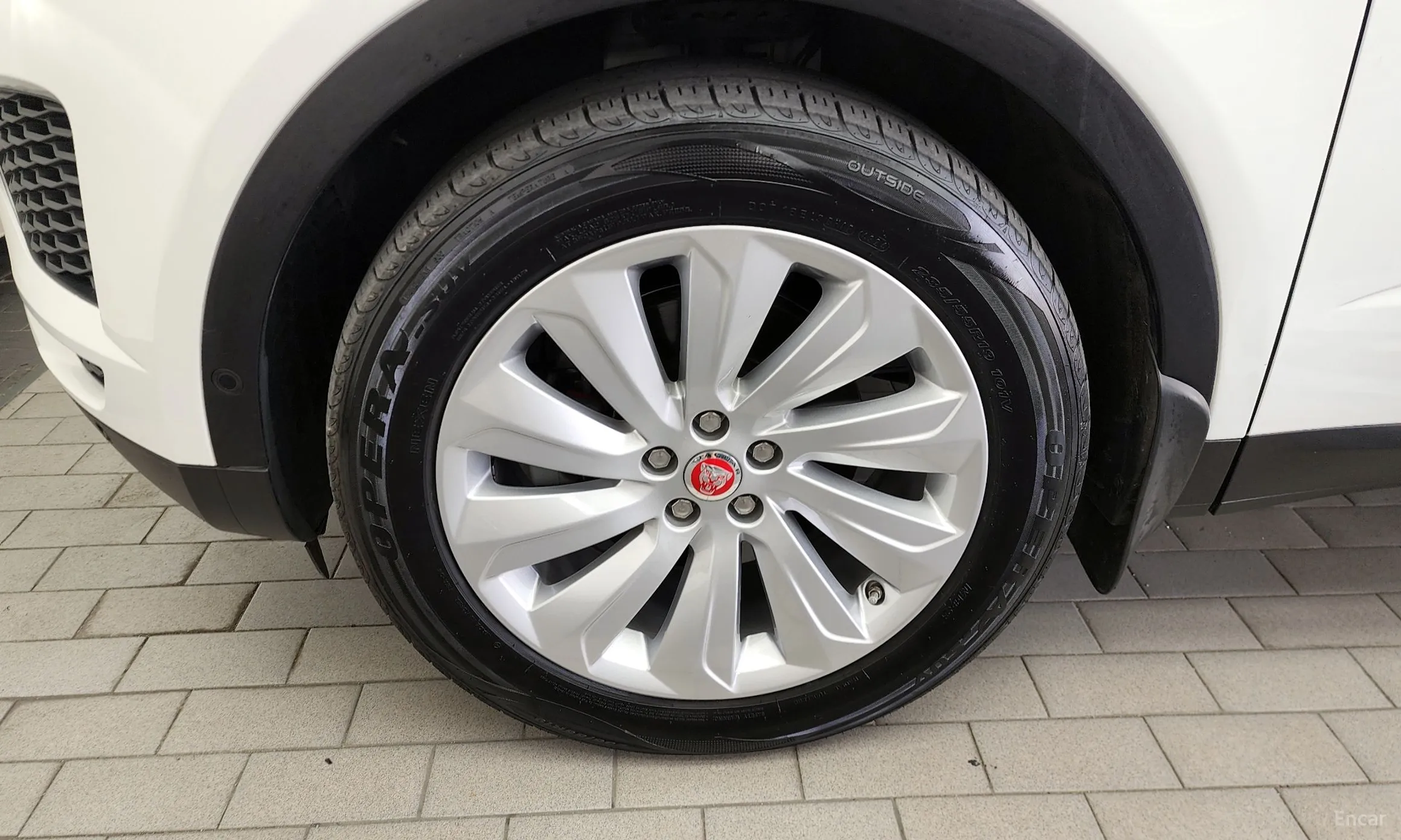 Jaguar E-PACE превью 5