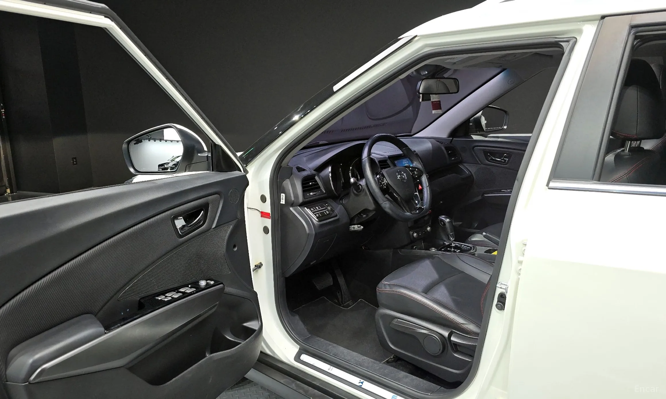 KG Mobility (SsangYong) Tivoli Air превью 10