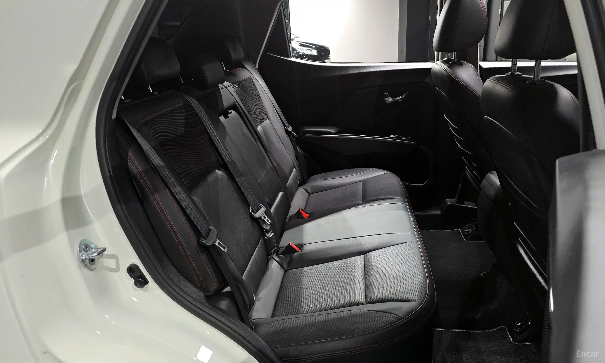 KG Mobility (SsangYong) Tivoli Air превью 11