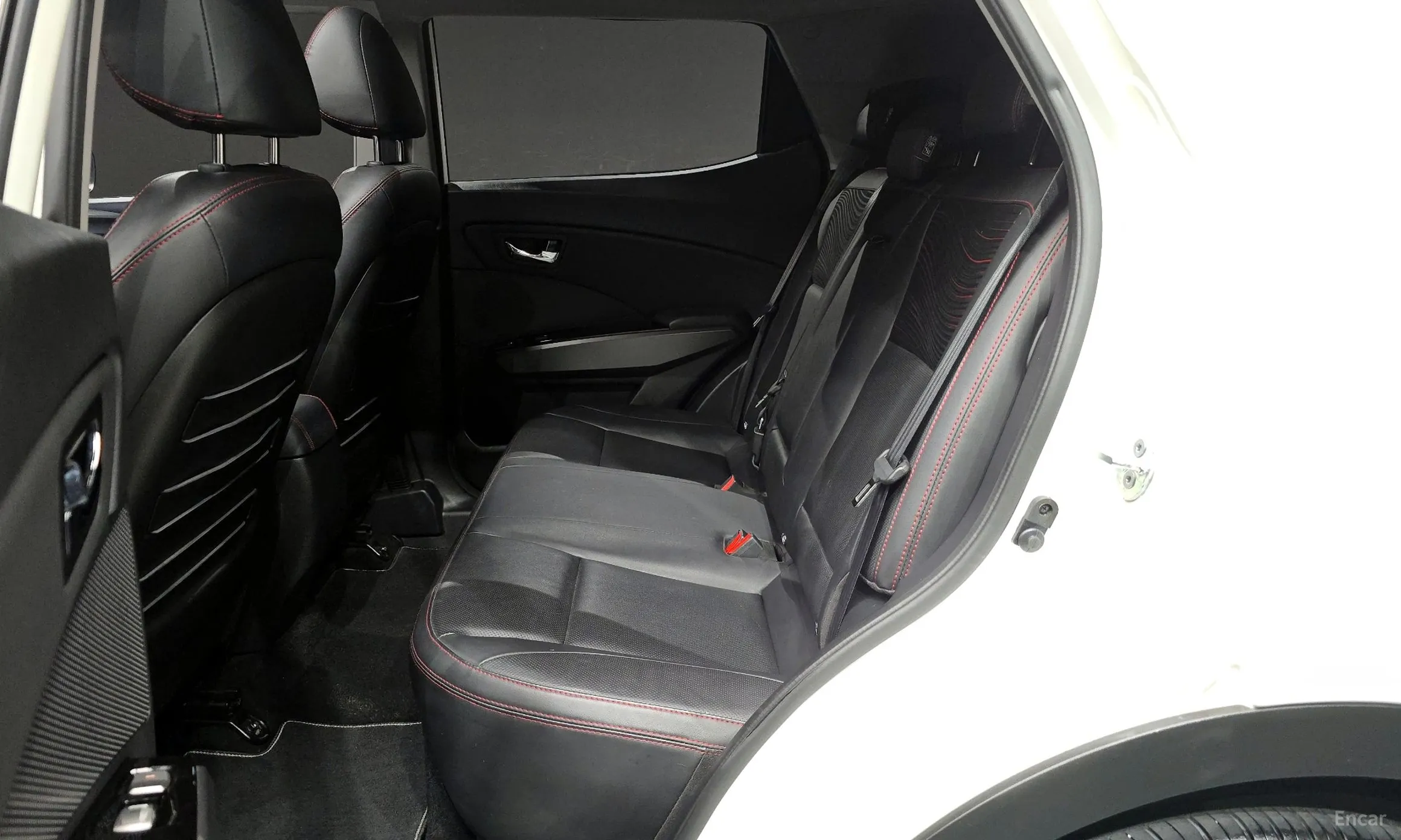 KG Mobility (SsangYong) Tivoli Air превью 12