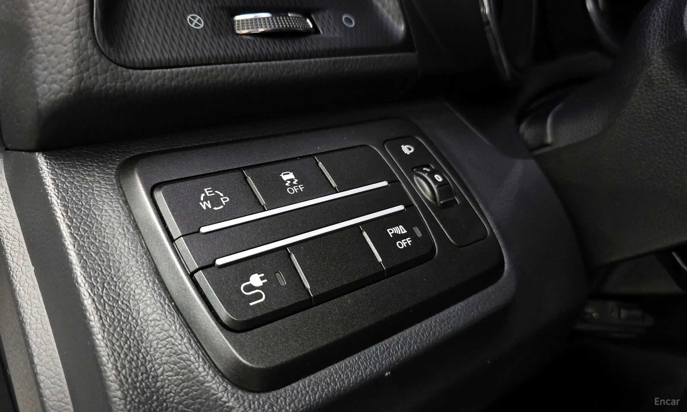 KG Mobility (SsangYong) Tivoli Air превью 18