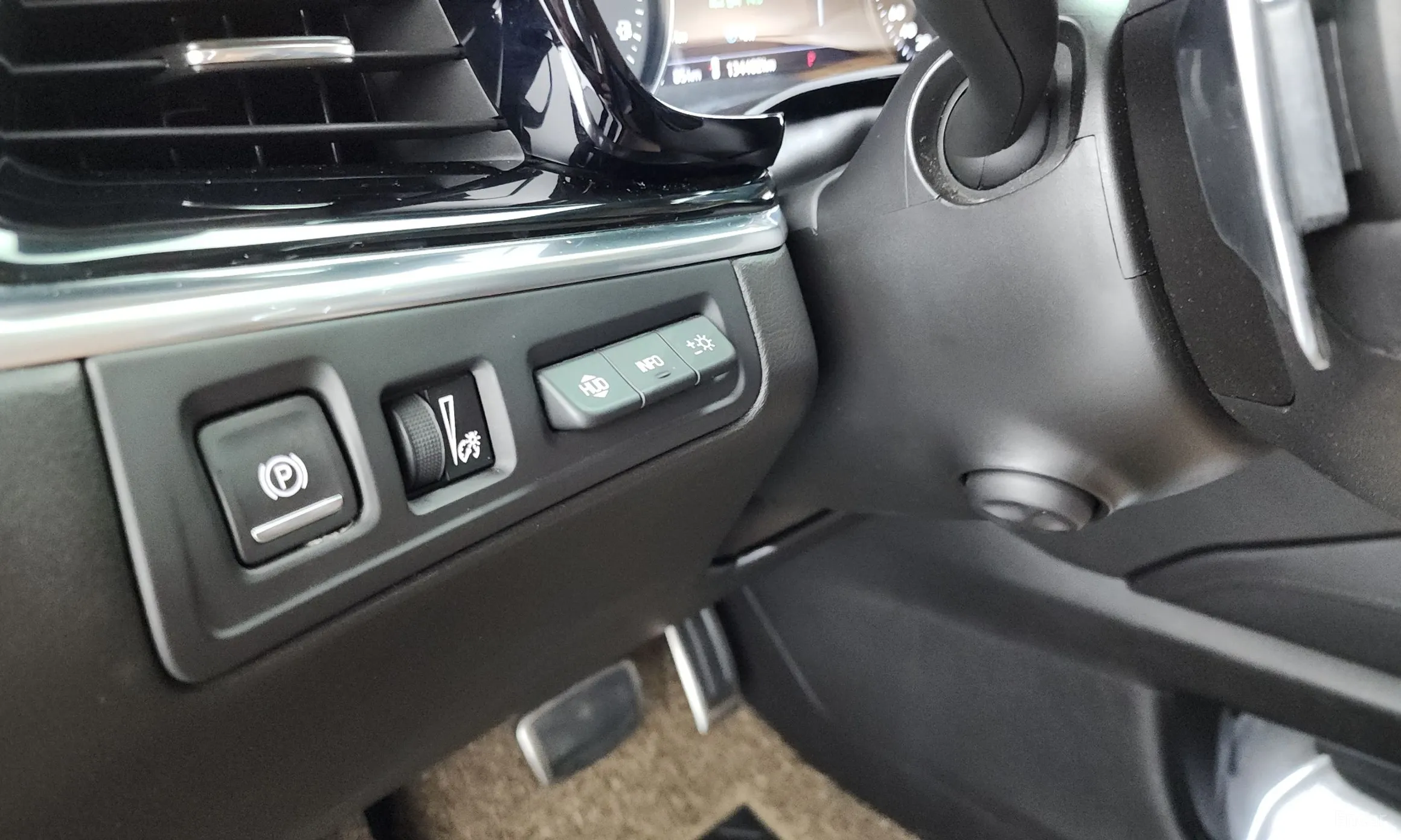 Cadillac XT6 превью 19