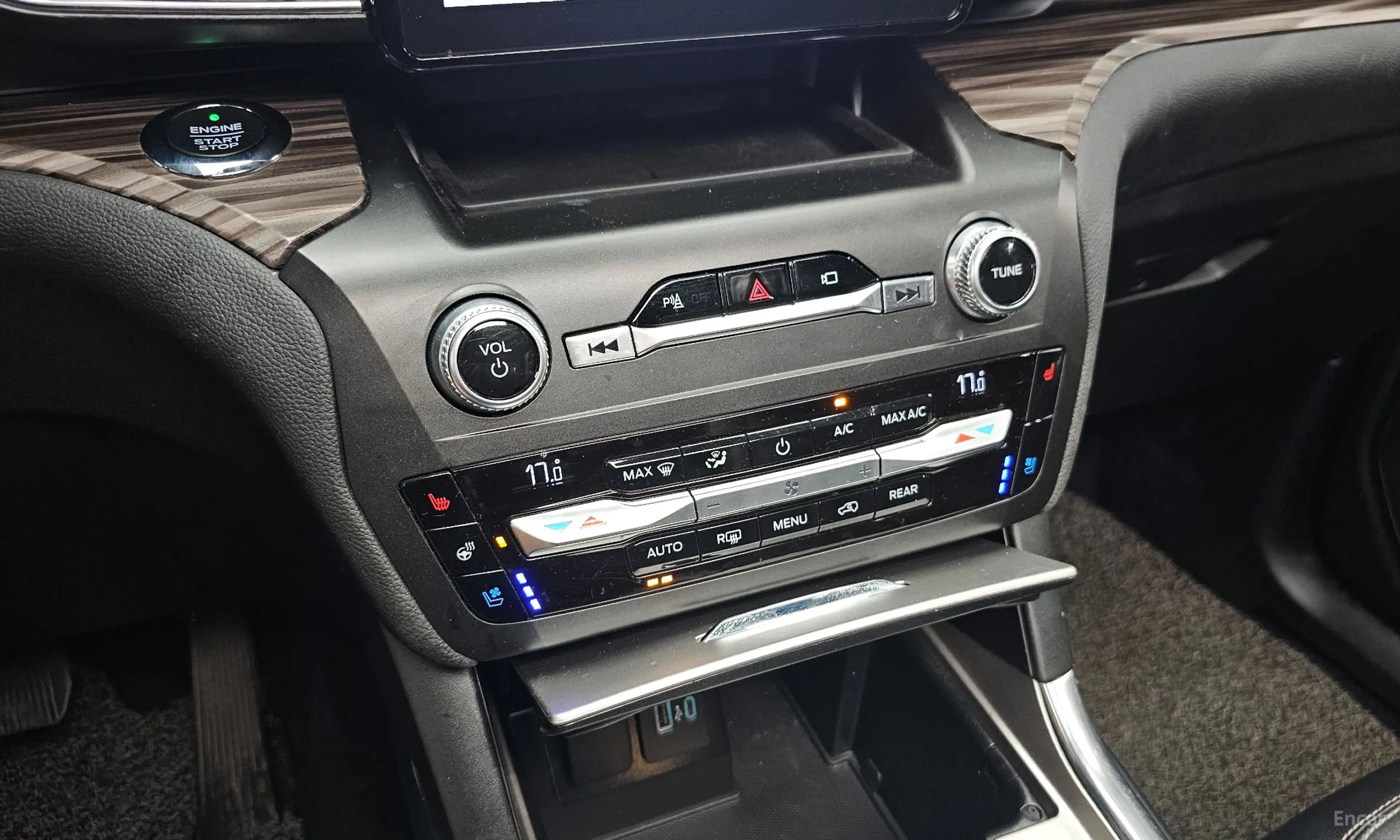 Ford Explorer 6th Generation превью 17