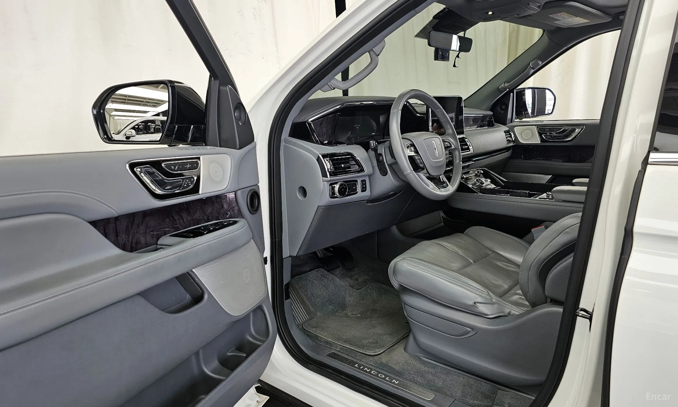 Lincoln Navigator 4th generation превью 10