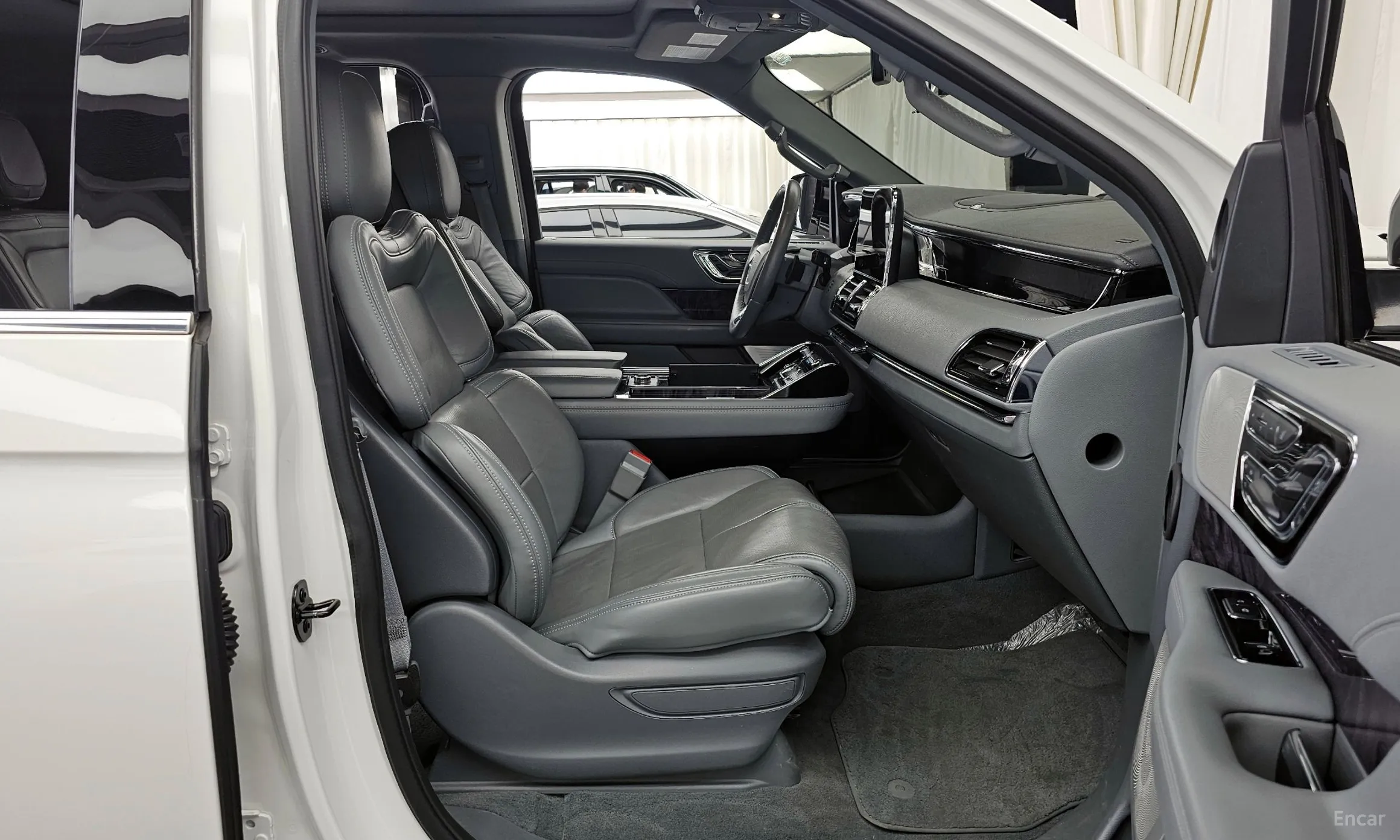 Lincoln Navigator 4th generation превью 11