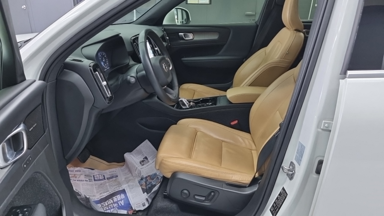 Volvo XC40 превью 10