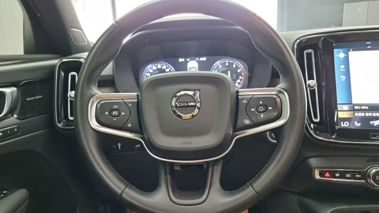 Volvo XC40 превью 14