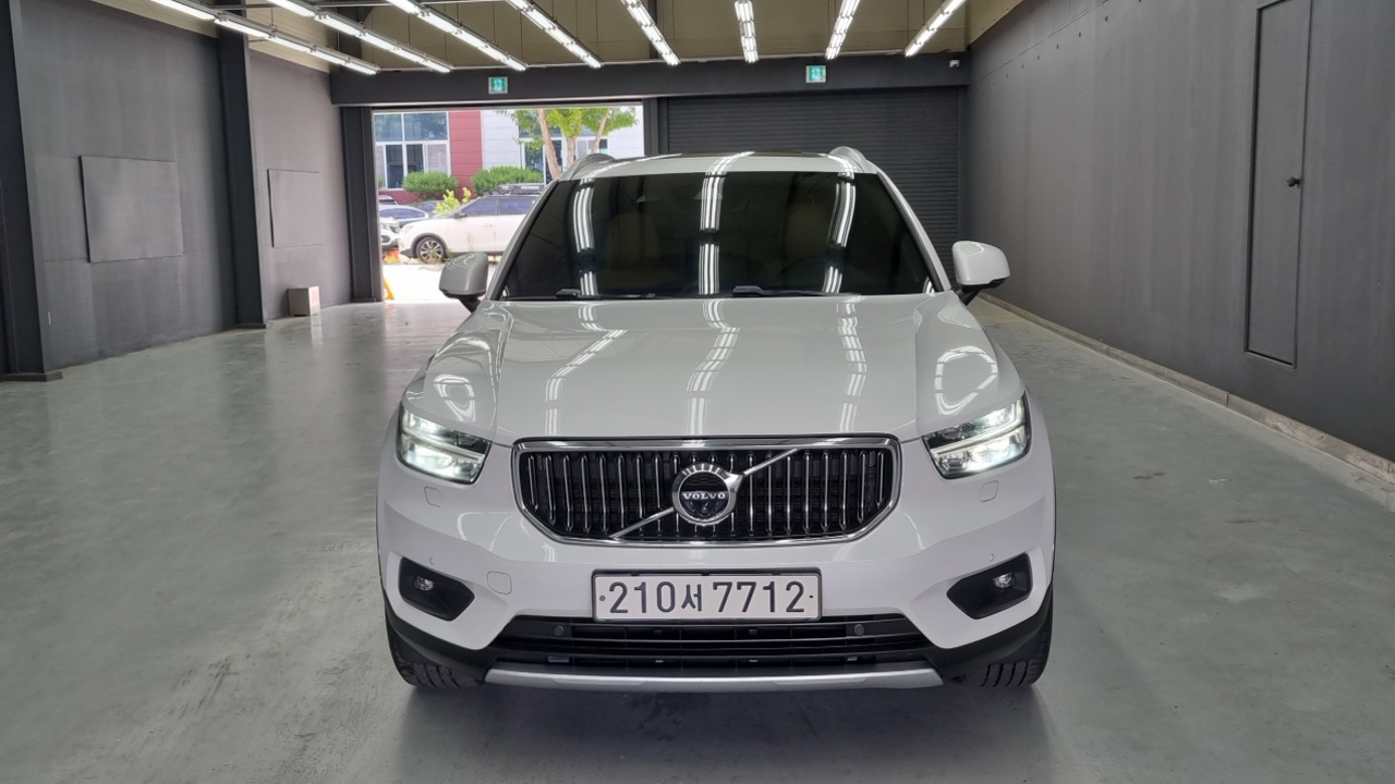 Volvo XC40 превью 3